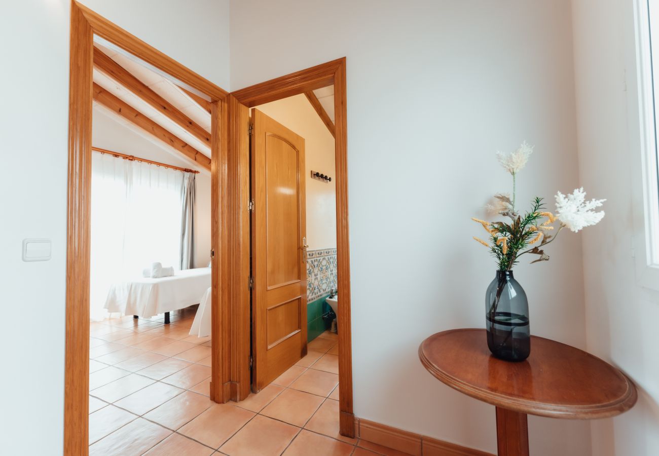 Villa en Cala Blanca - Villas Amarillas by Escape Home