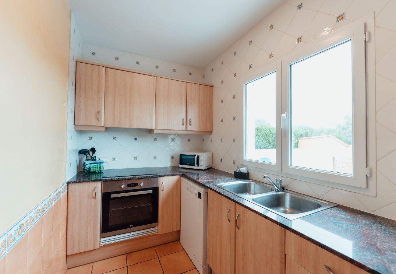 Villa en Cala Blanca - Villas Amarillas by Escape Home