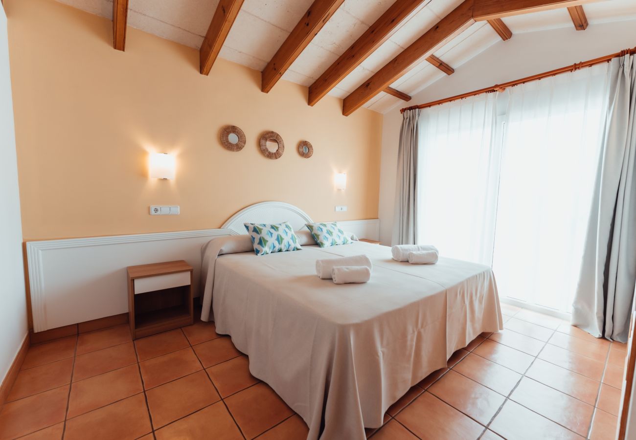 Villa en Cala Blanca - Villas Amarillas by Escape Home