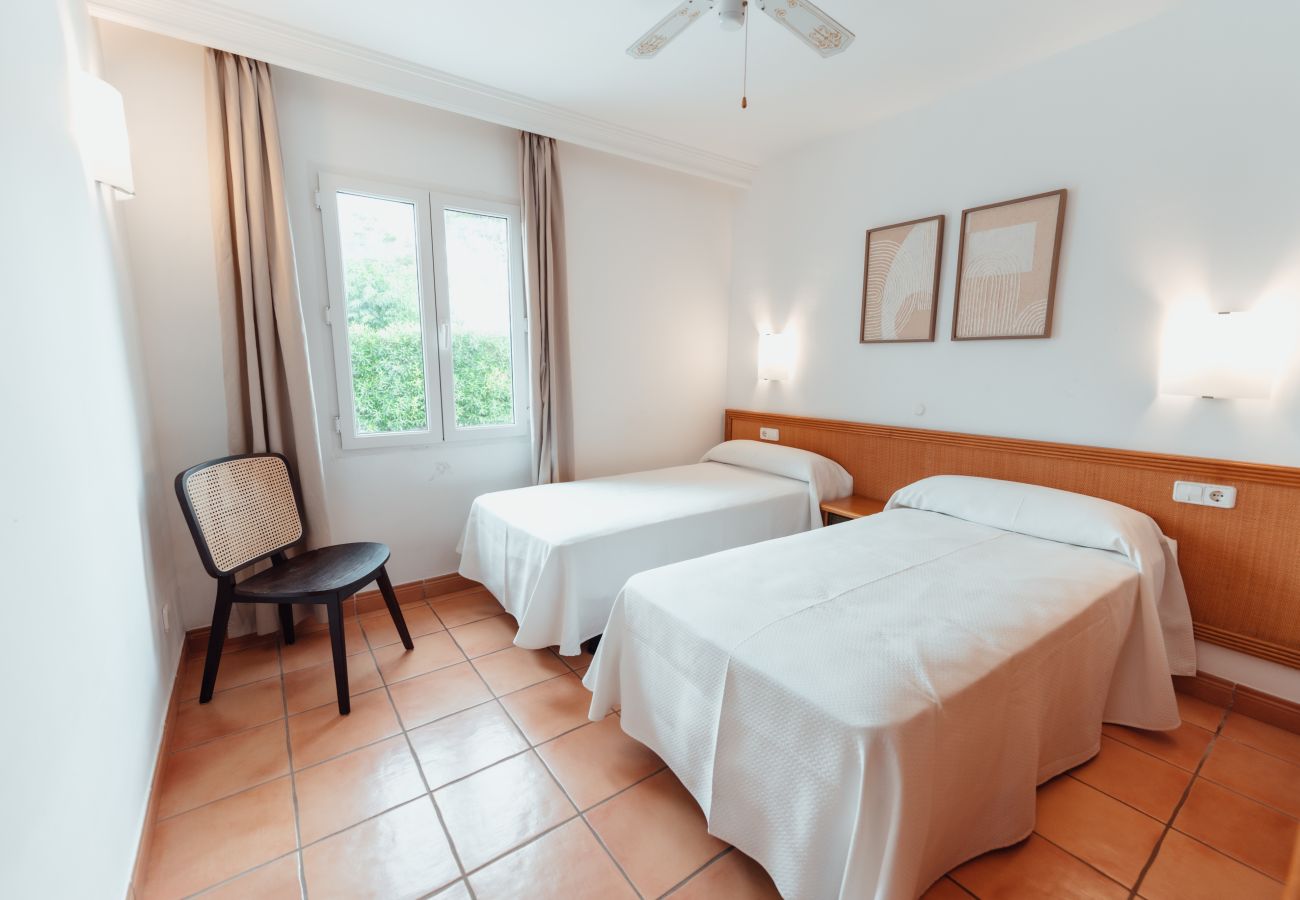 Villa en Cala Blanca - Villas Amarillas by Escape Home