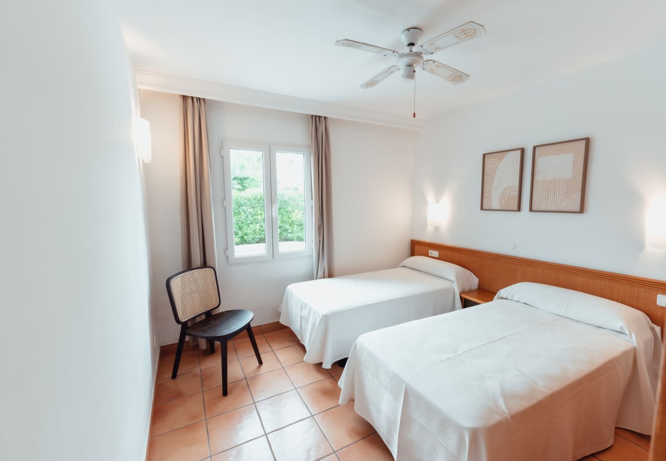 Villa en Cala Blanca - Villas Amarillas by Escape Home