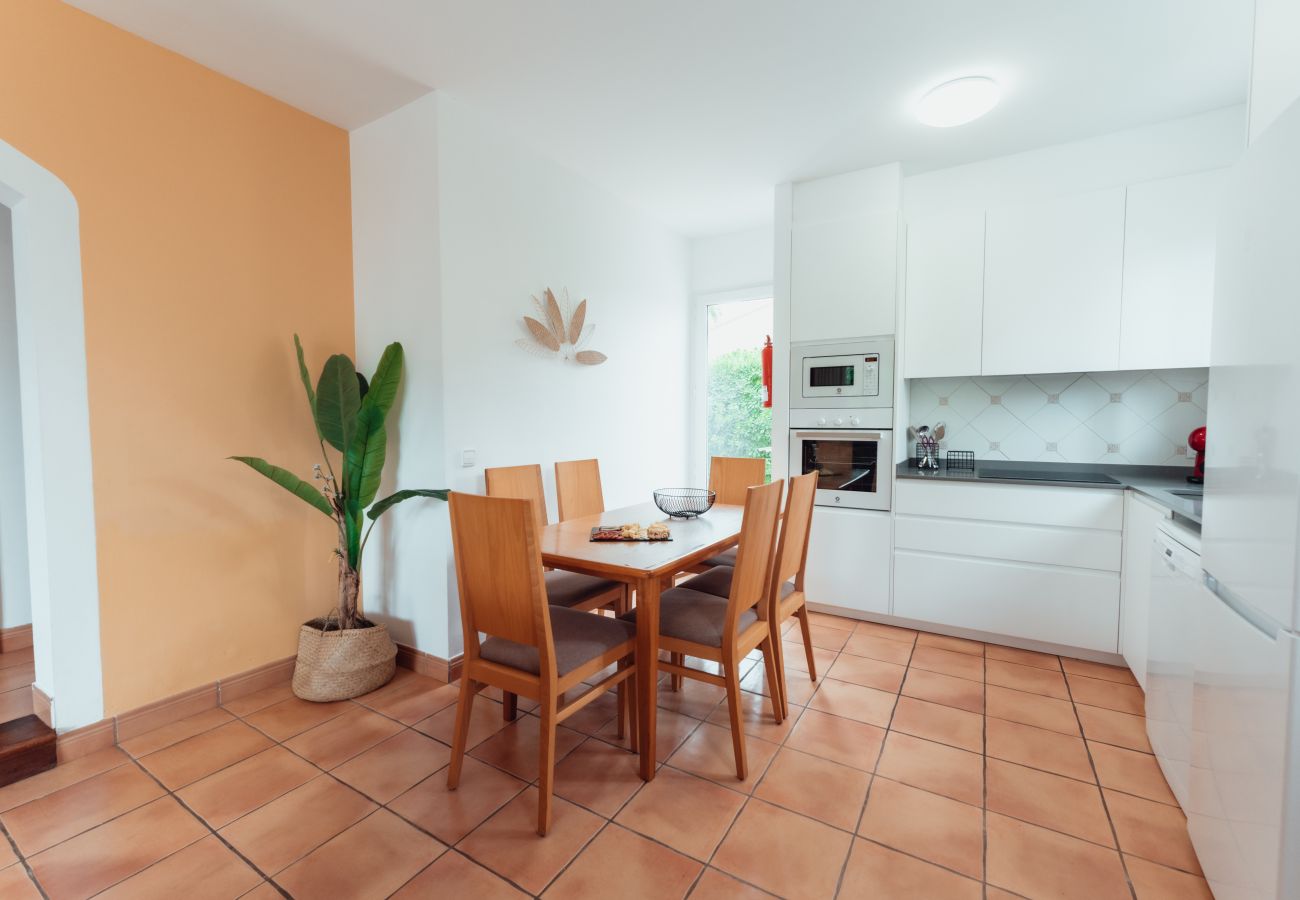 Villa en Cala Blanca - Villas Amarillas by Escape Home