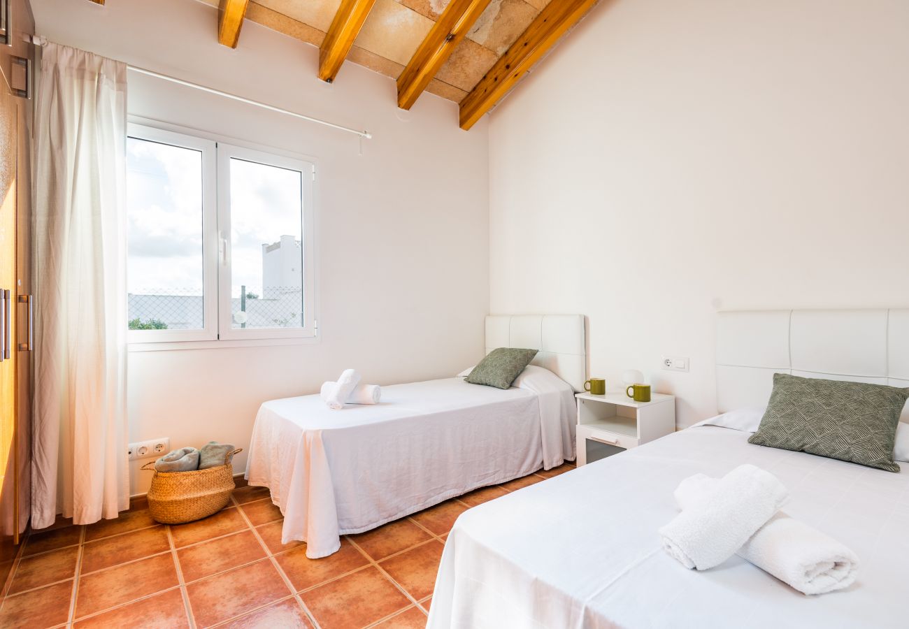 Villa Ses 5 Claus by EscapeHome, Dormitorio Dormitorio