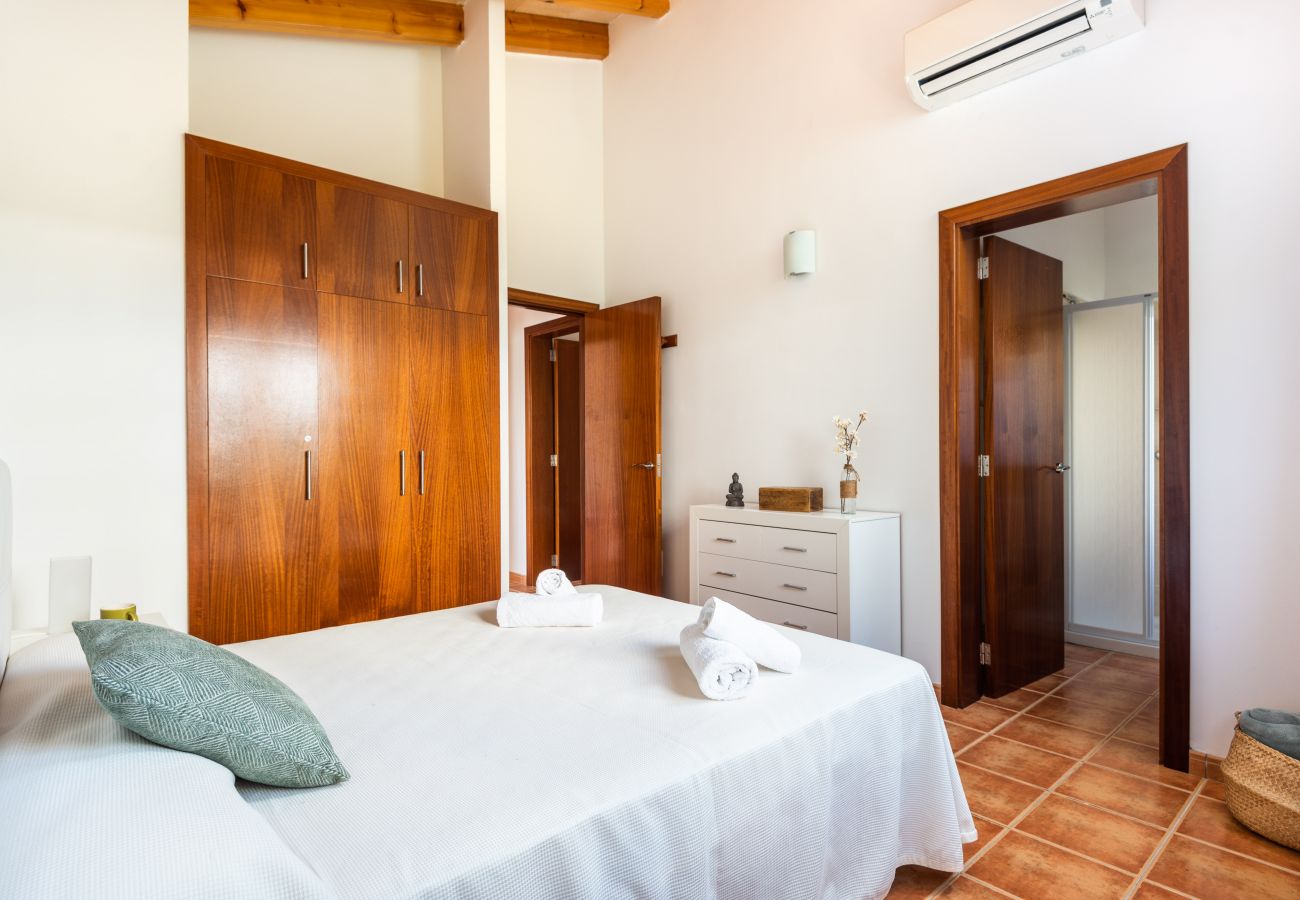 Villa Ses 5 Claus by EscapeHome, Dormitorio Dormitorio