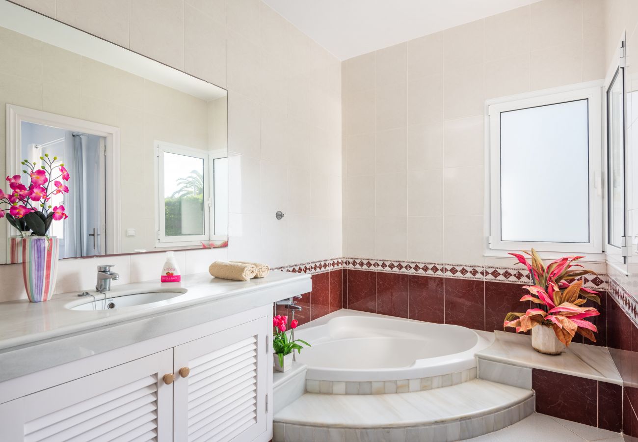 Villa en Cala Blanca - Villa Moll Moll by Escape Home