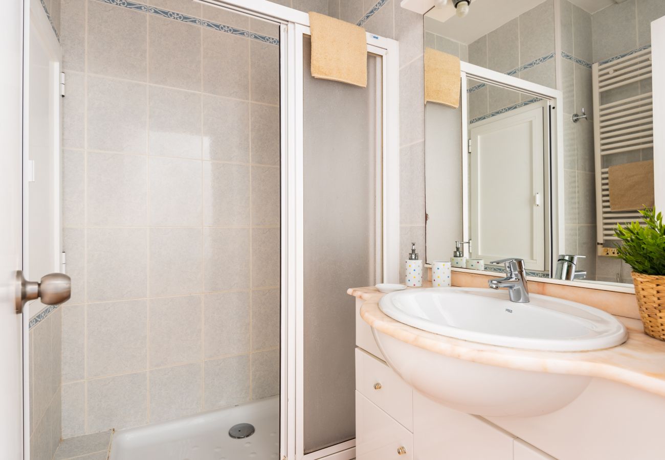 Apartmento Ses Arcades 10 by EscapeHome, Baño Dormitorio