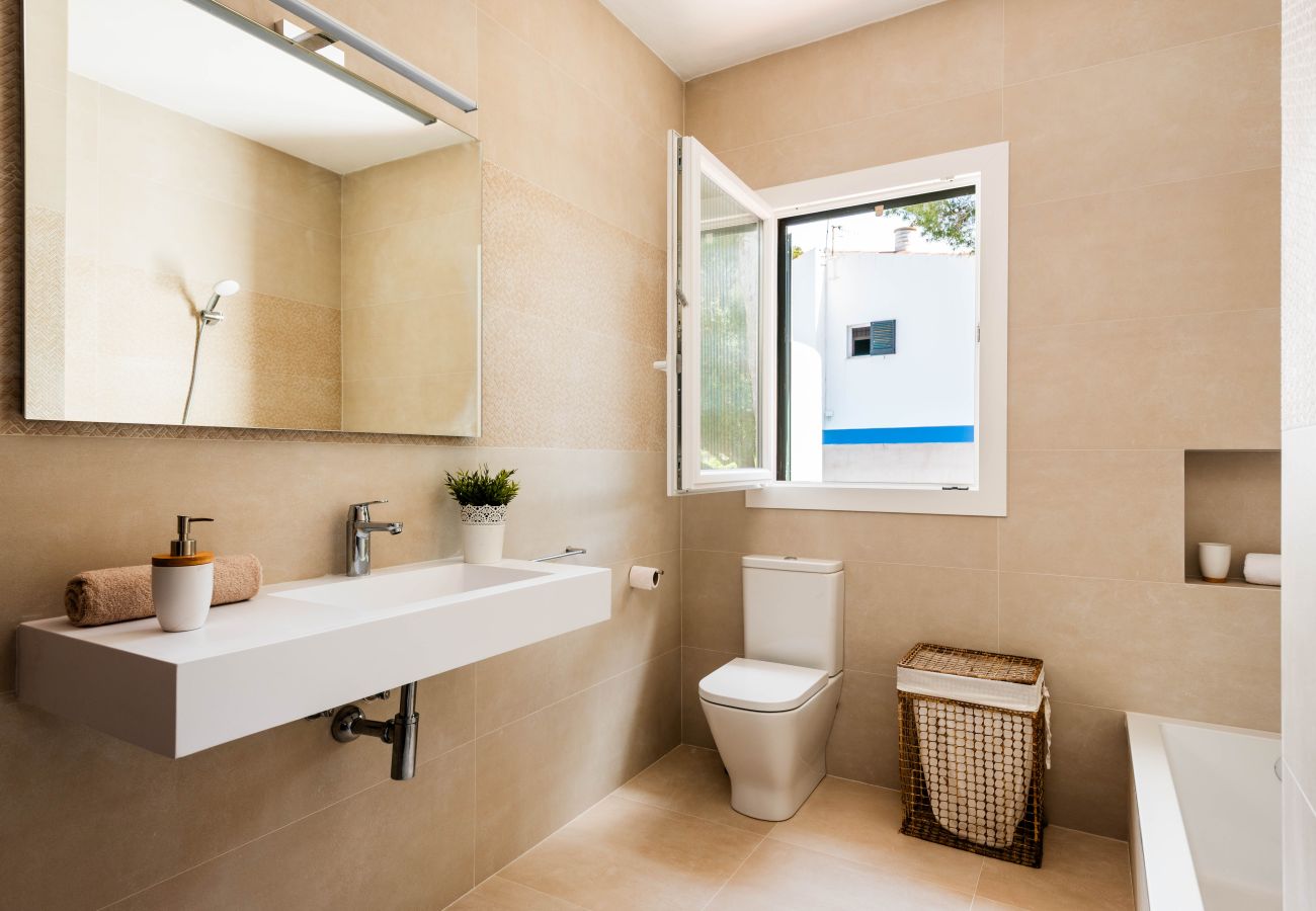 Villa en Cala Blanca - Villa Jose by Escape Home