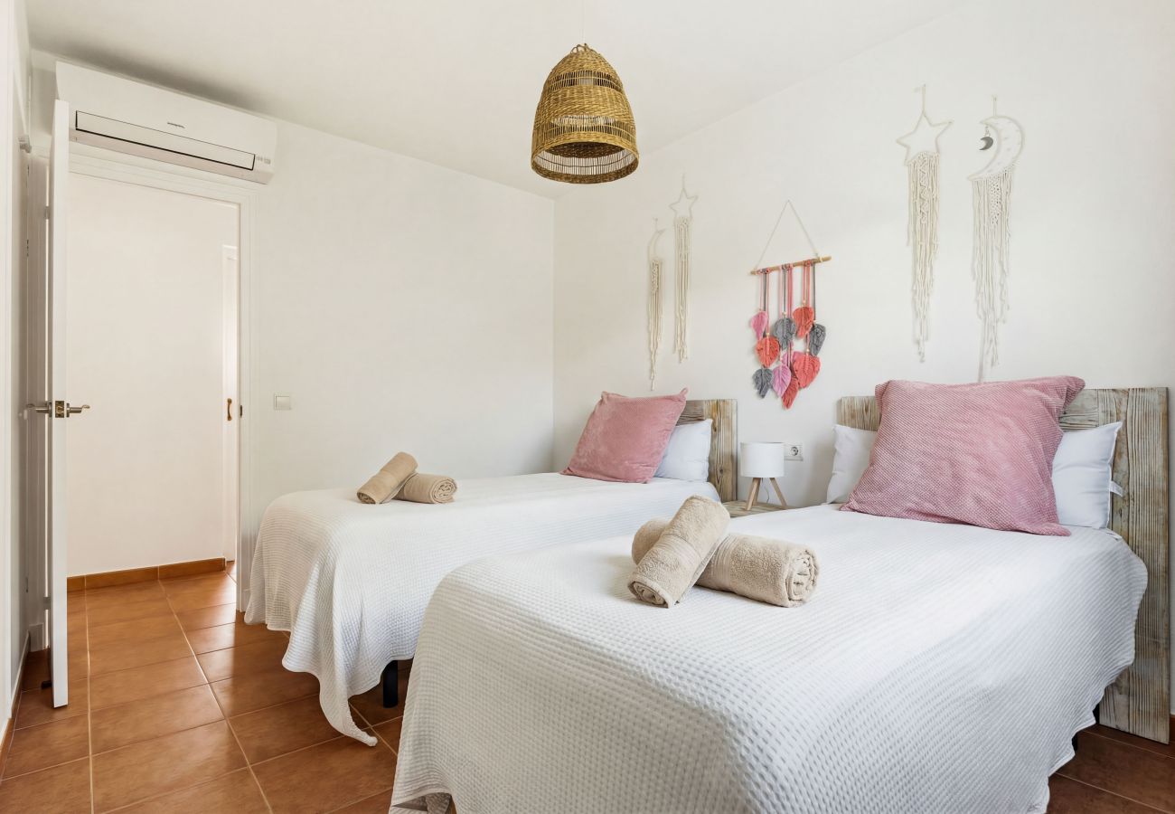 Villa en Binibequer - Villa Maite by Escape Home