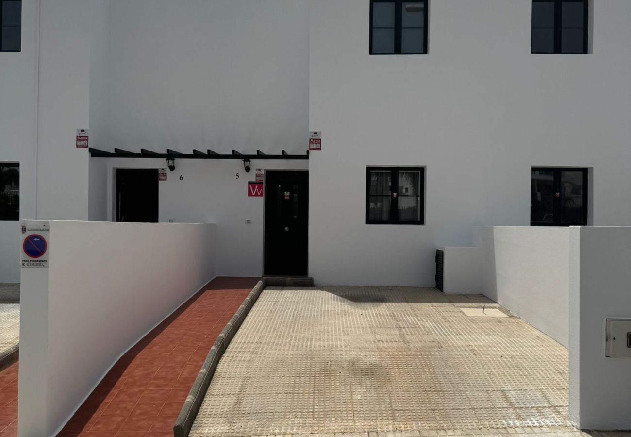 Villa en Puerto del Carmen -  Arpon Santa Rosa 1 by Escape Home 