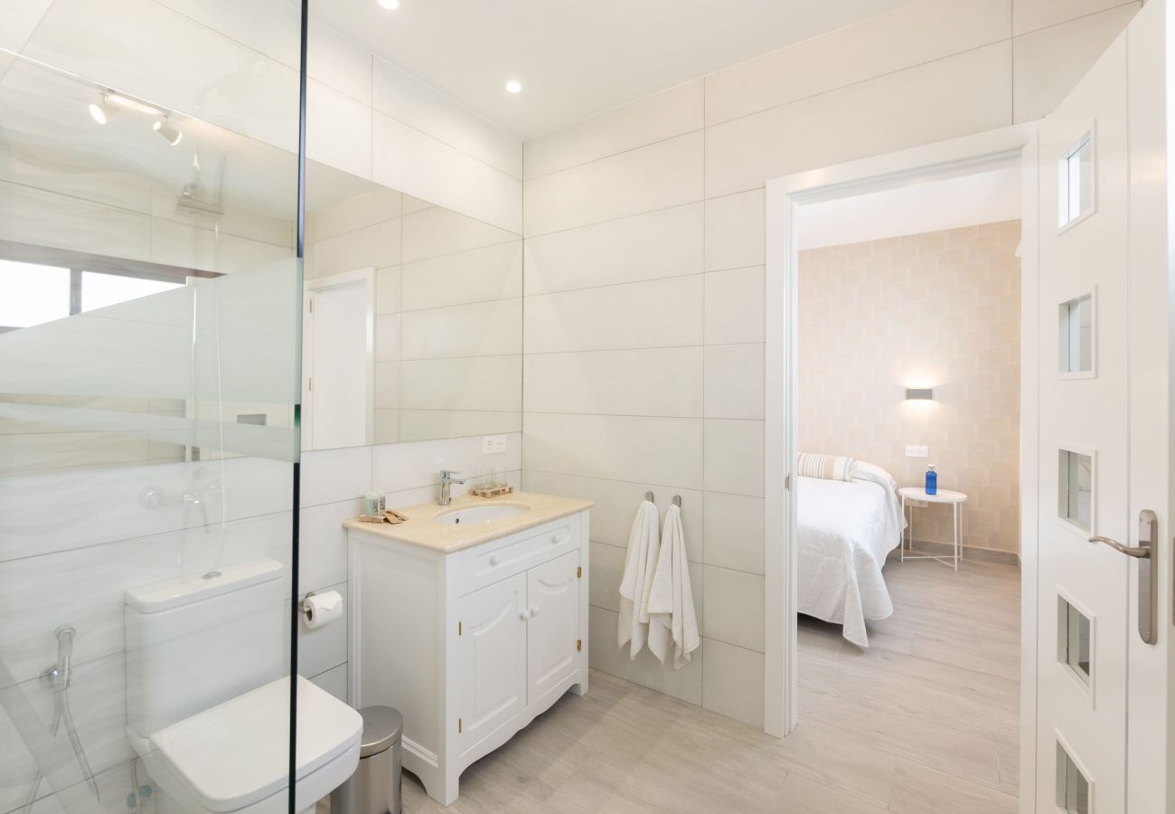 Villa en Playa Blanca - Sea Breeze Jarea by Escape Home