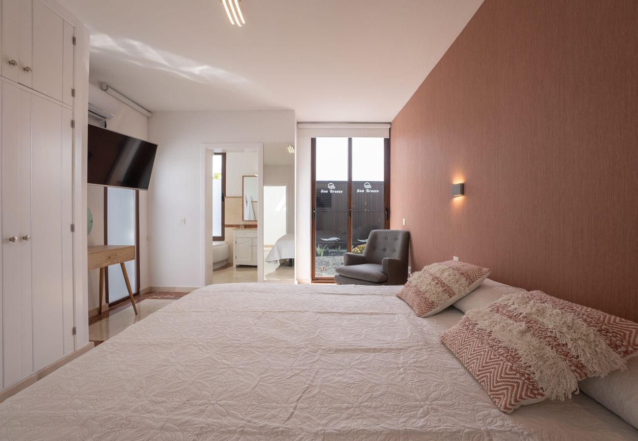 Villa en Playa Blanca - Sea Breeze Jarea by Escape Home