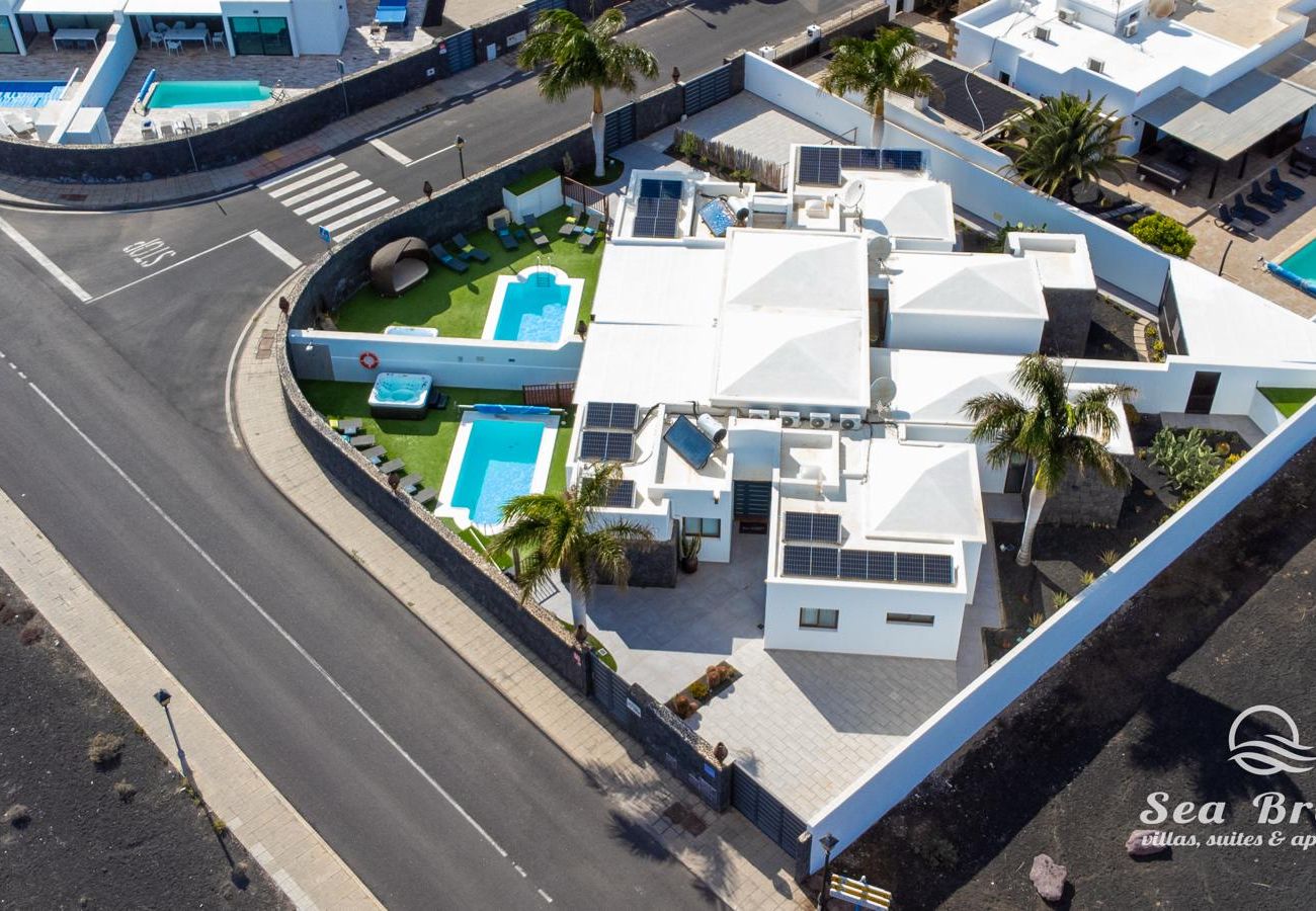 Villa en Playa Blanca - Sea Breeze Jarea by Escape Home