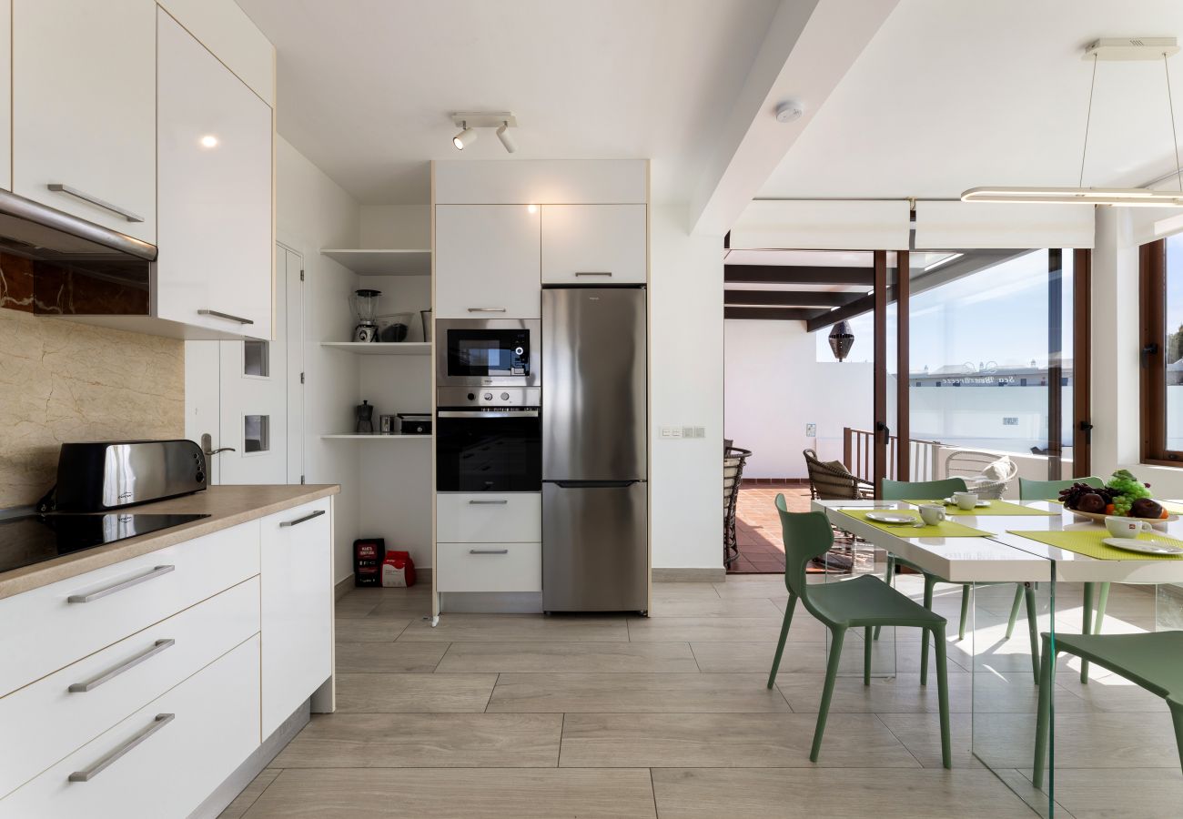 Villa en Playa Blanca - Sea Breeze Jarea by Escape Home