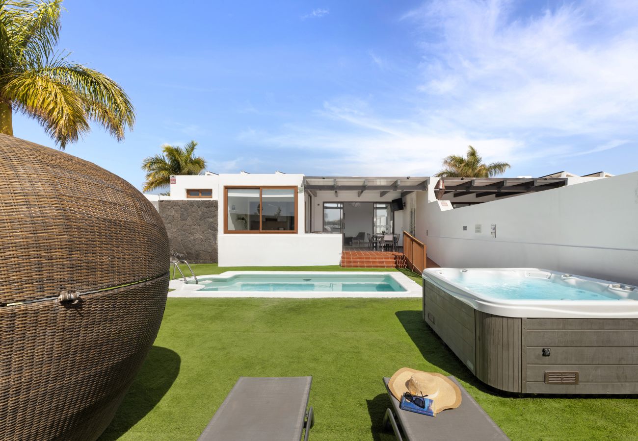 Villa en Playa Blanca - Sea Breeze Jarea by Escape Home