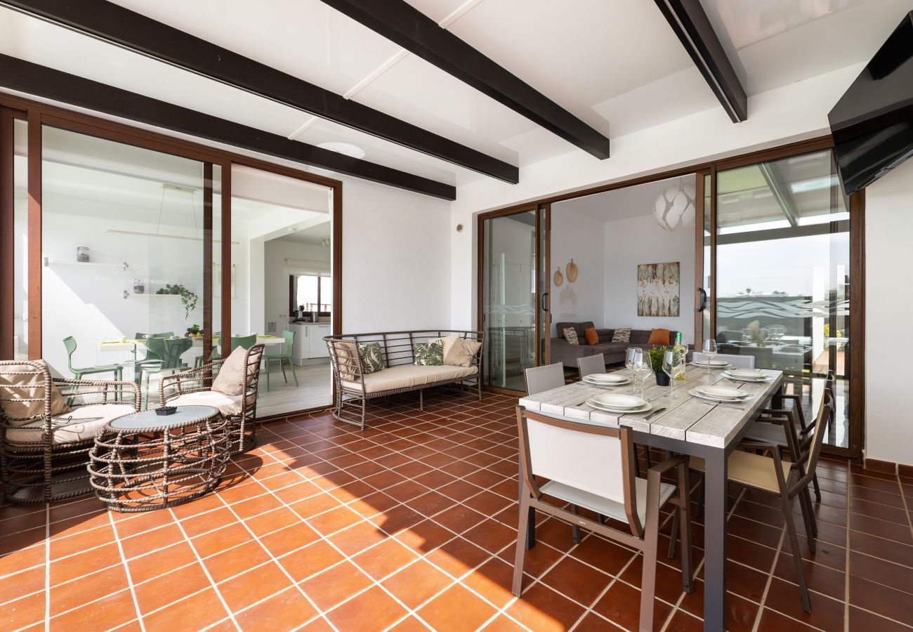 Villa en Playa Blanca - Sea Breeze Jarea by Escape Home
