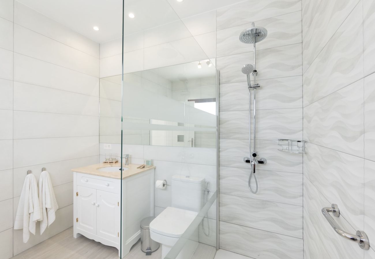 Villa en Playa Blanca - Sea Breeze Callao by Escape Home