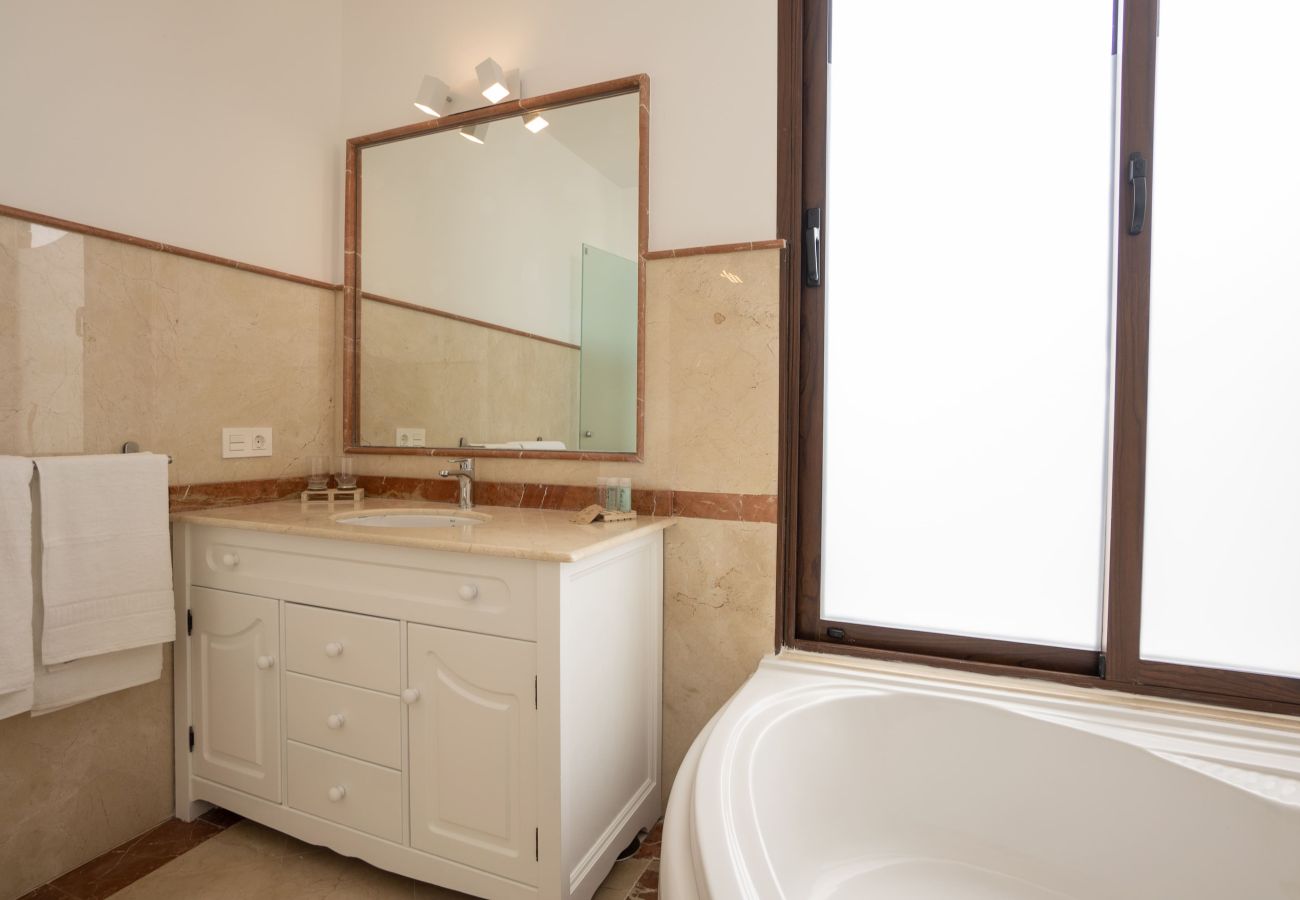 Villa en Playa Blanca - Sea Breeze Callao by Escape Home