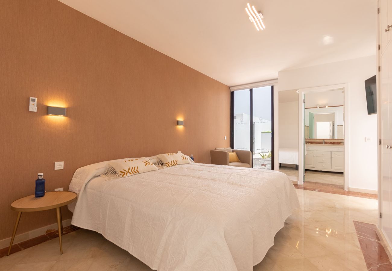 Villa en Playa Blanca - Sea Breeze Callao by Escape Home