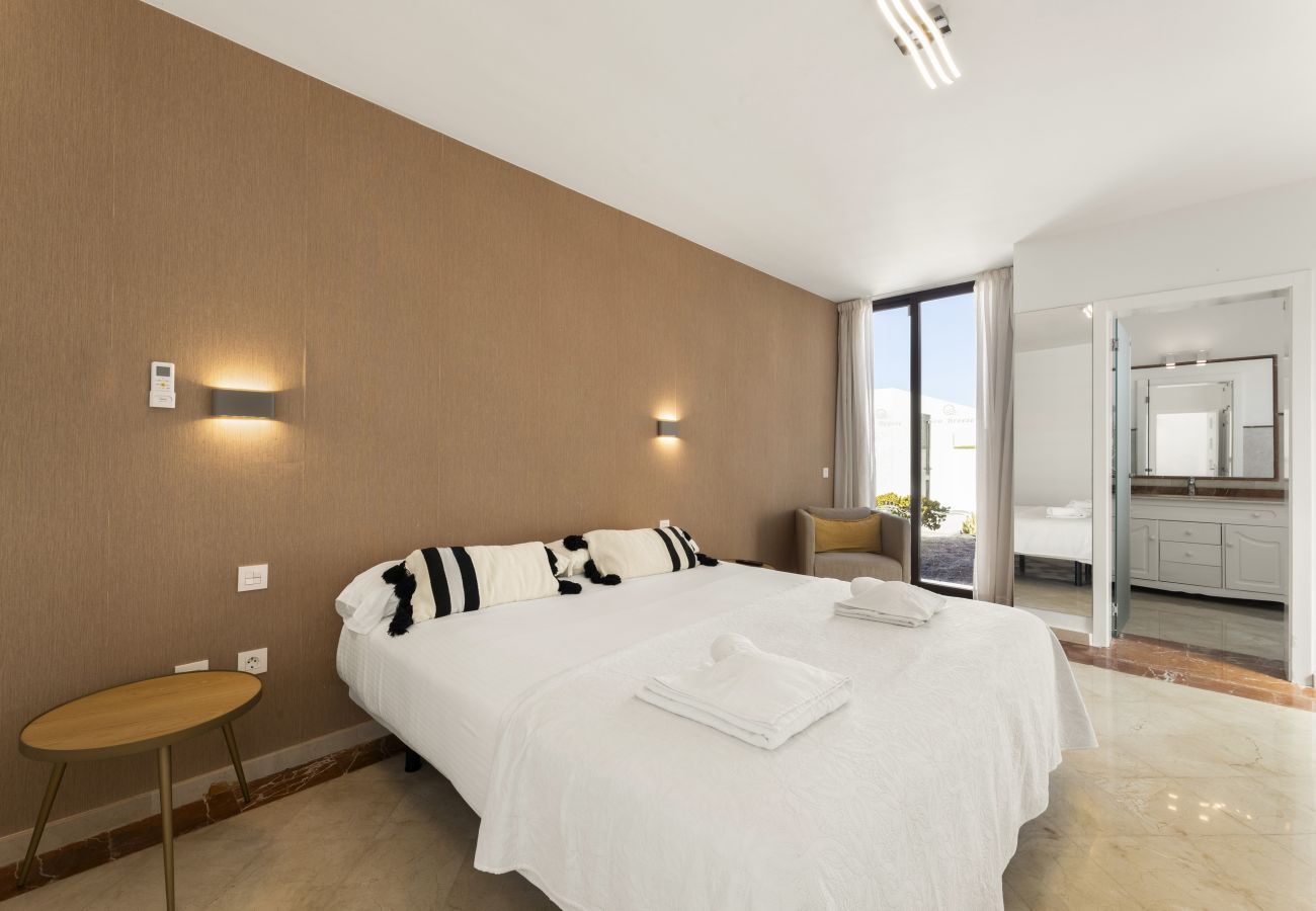 Villa en Playa Blanca - Sea Breeze Callao by Escape Home