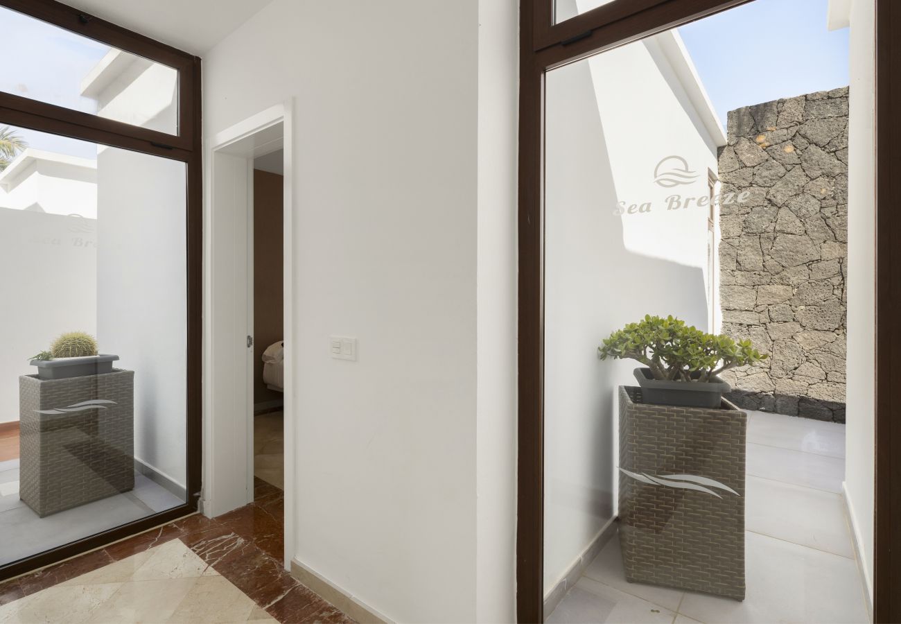 Villa en Playa Blanca - Sea Breeze Callao by Escape Home