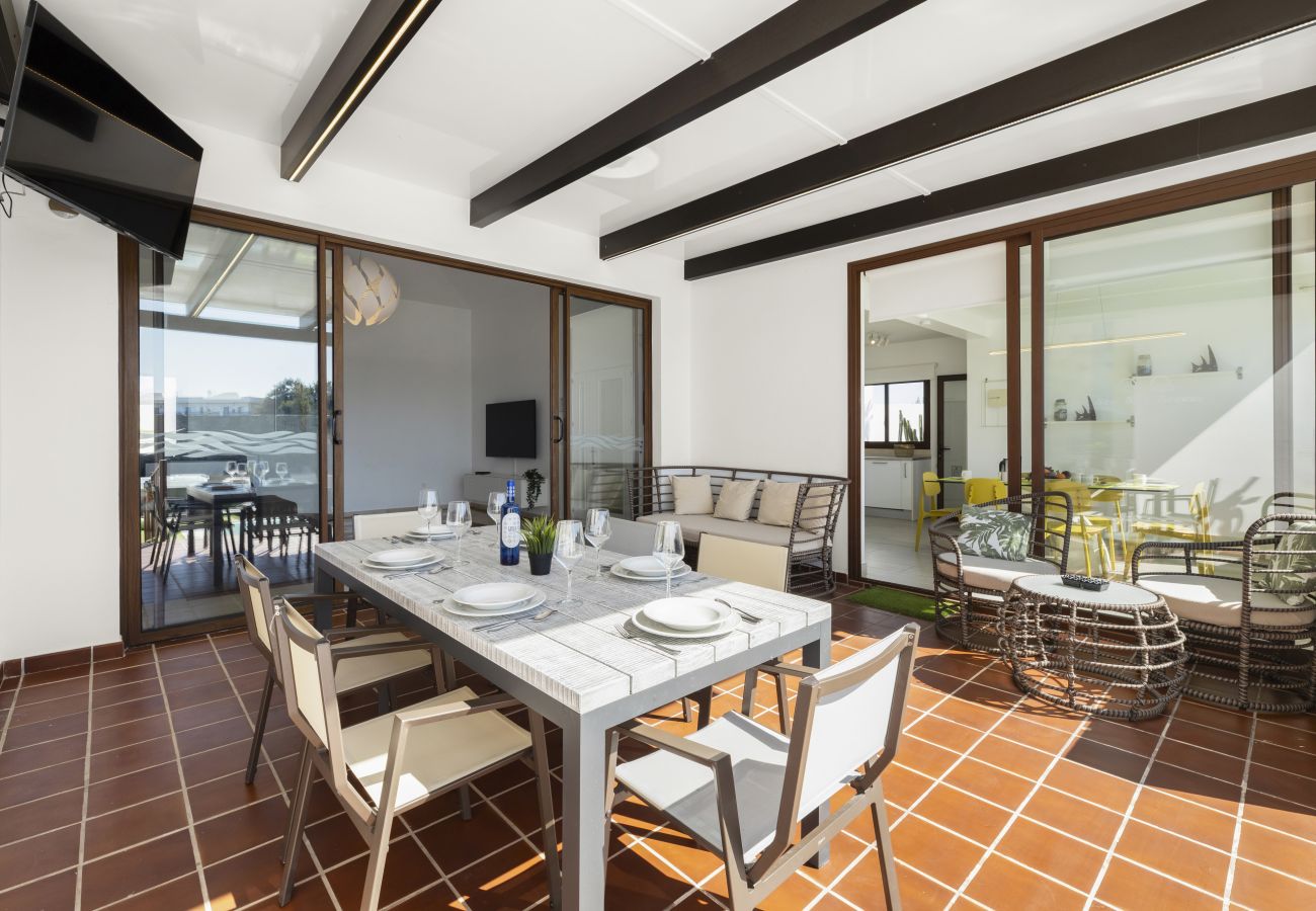 Villa en Playa Blanca - Sea Breeze Callao by Escape Home