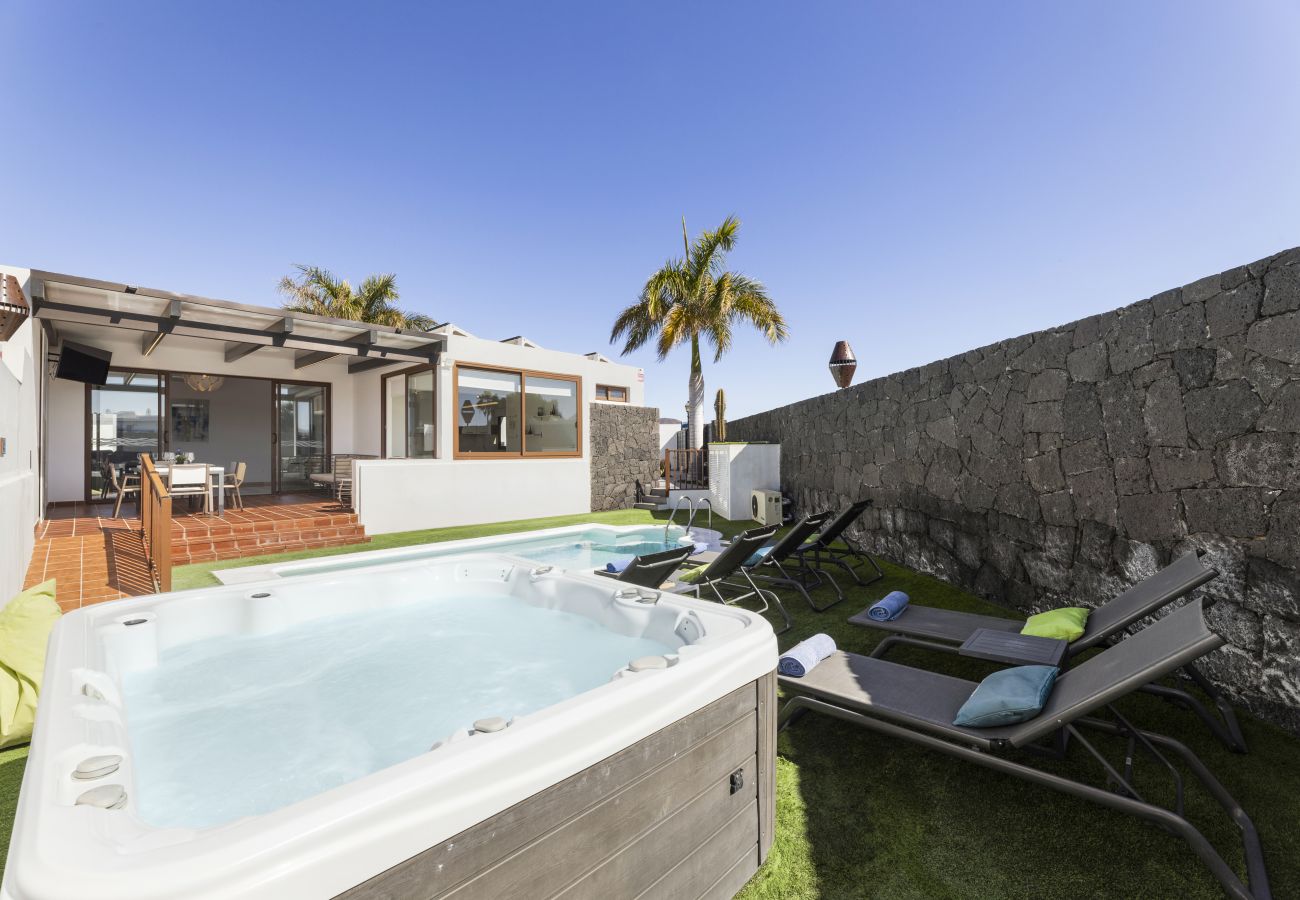 Villa en Playa Blanca - Sea Breeze Callao by Escape Home