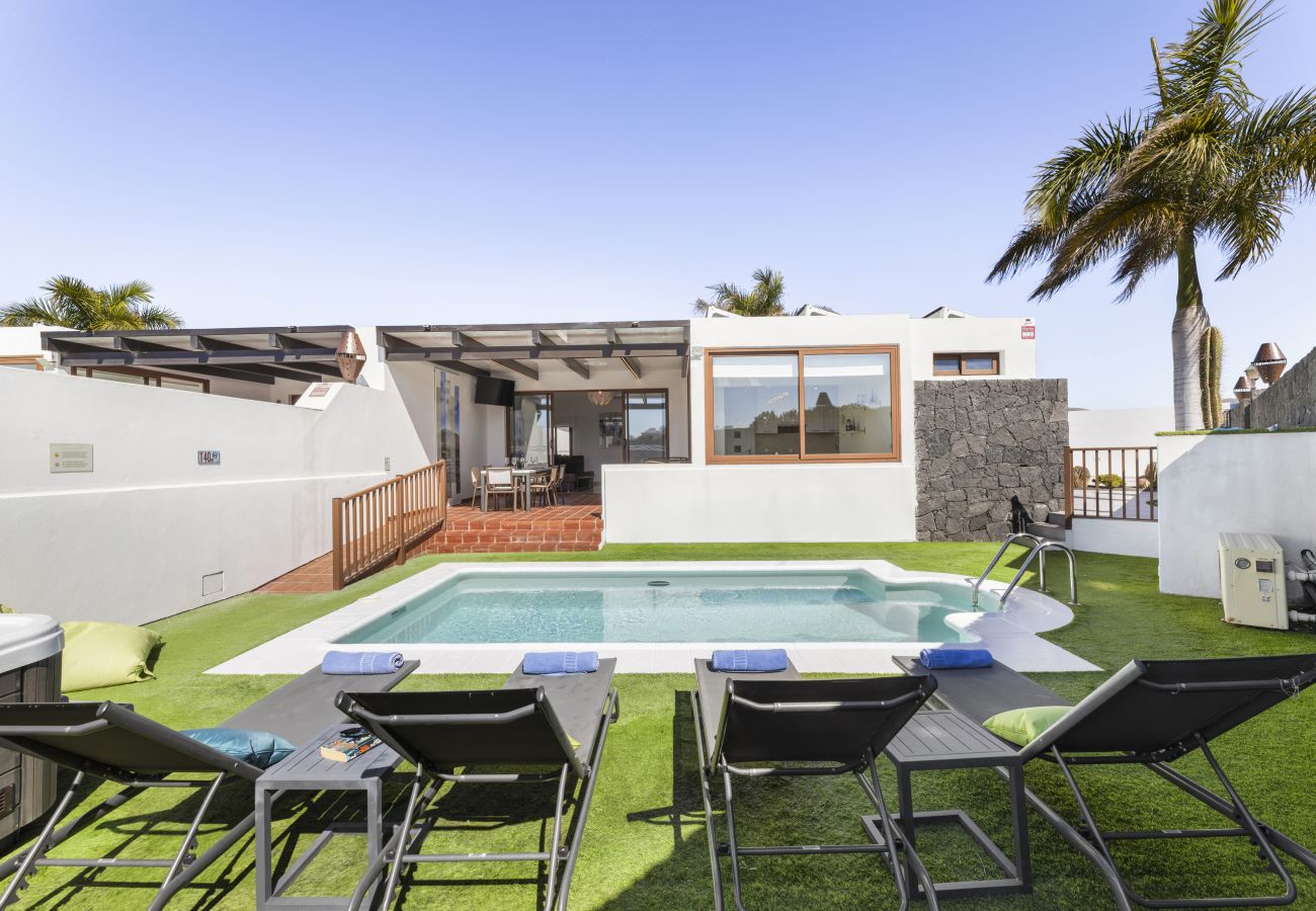 Villa en Playa Blanca - Sea Breeze Callao by Escape Home