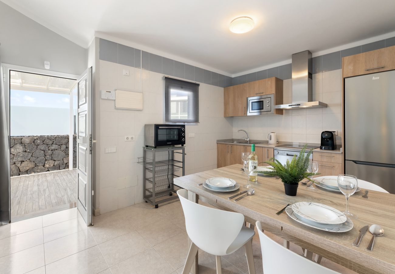 Villa en Puerto del Carmen - CASA LA GRACIOSA 2A (2) by Escape Home