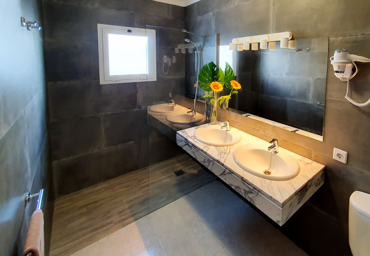 Bungalow en Puerto del Carmen - Casa El Golfo - N 6 by Escape Home