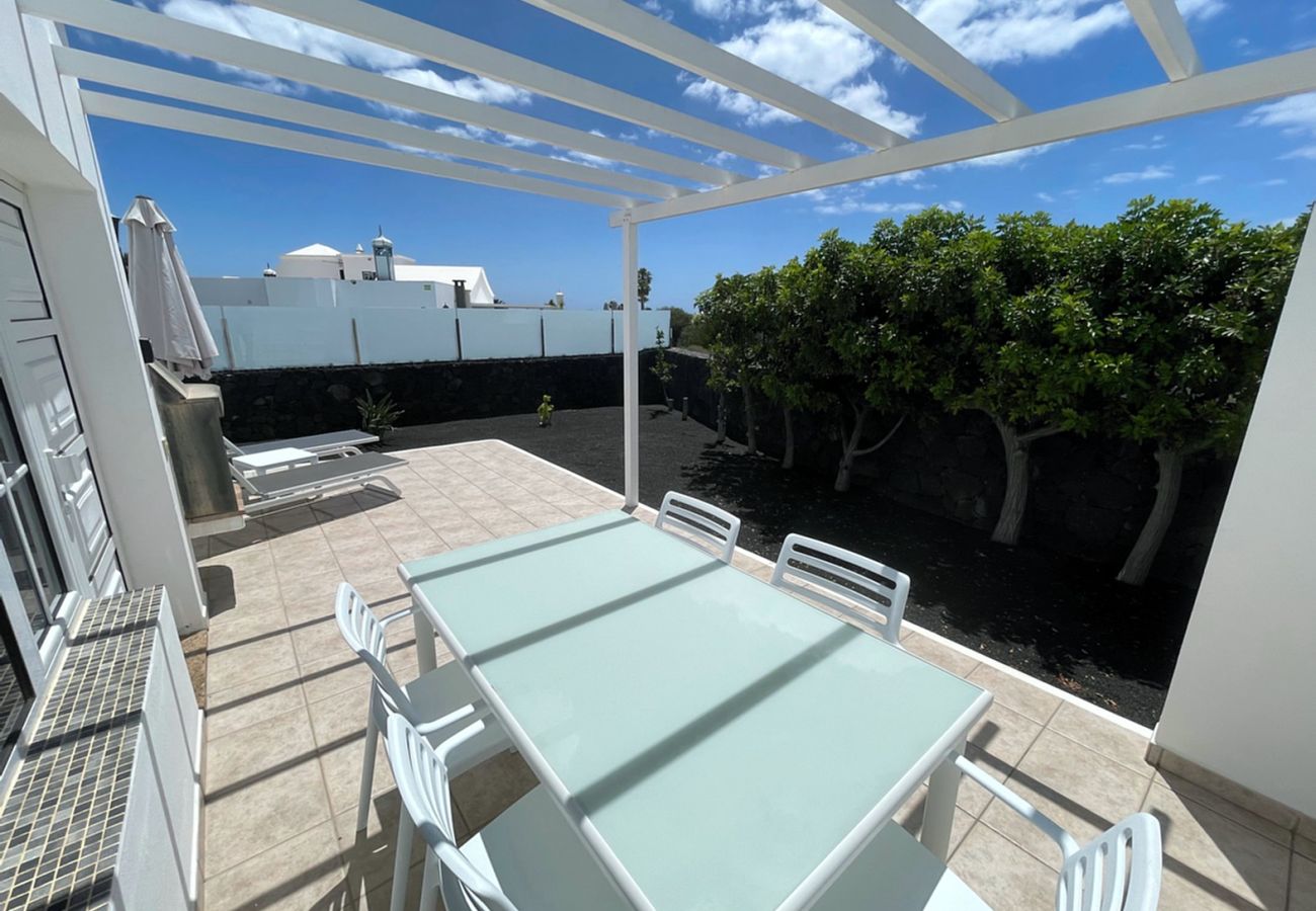 Bungalow en Puerto del Carmen - Casa Lago Verde - 2B (2) by Escape Home 