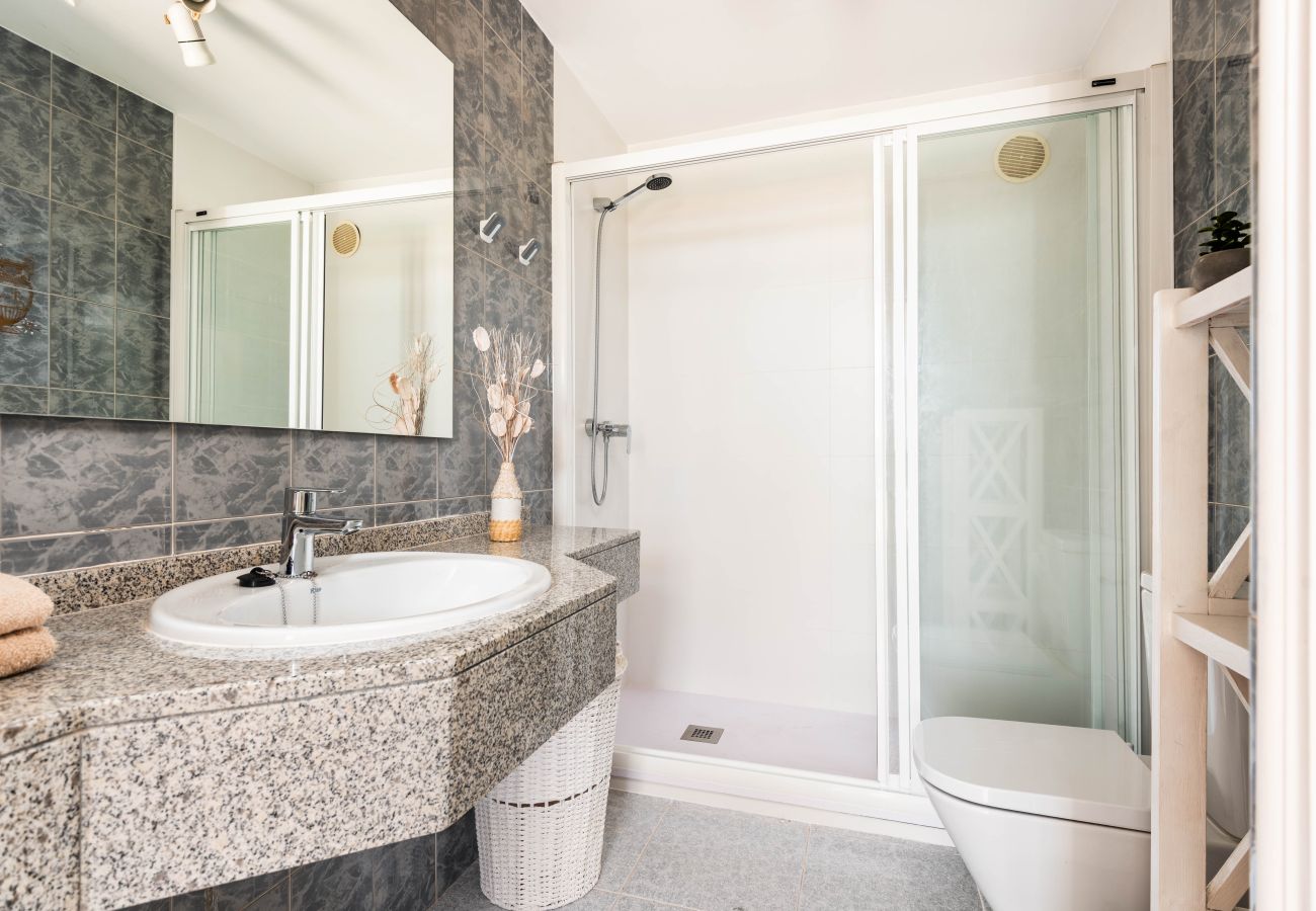 Villa en Torre Solí Nou - Villa Dolfins by Escape Home