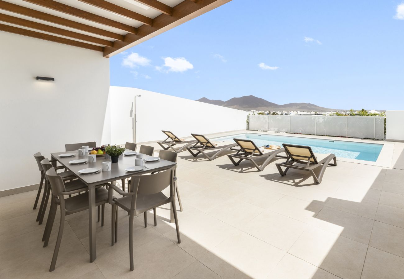 Villa en Playa Blanca - Villa Los Altos Anane 10A by Escape Home