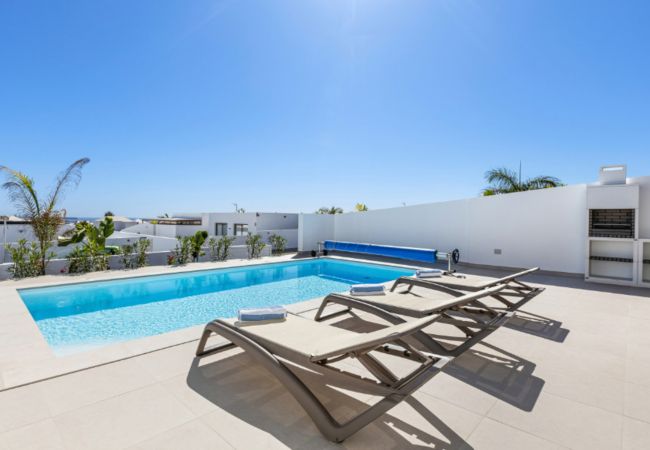 Villa en Playa Blanca -  Villa Los Altos Arbea 8B by Escape Home