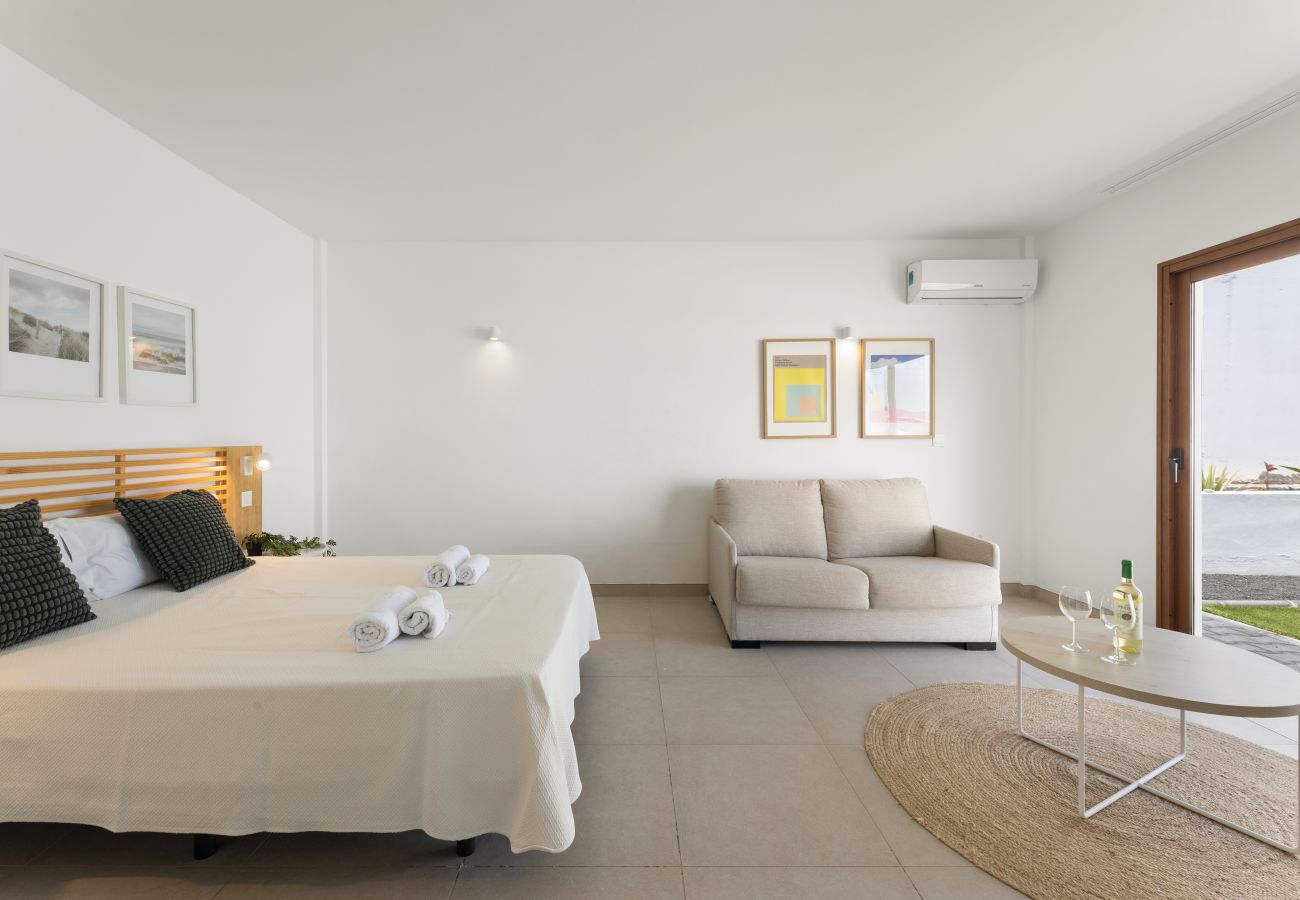 Villa en Playa Blanca -  Villa Los Altos Arbea 8B by Escape Home