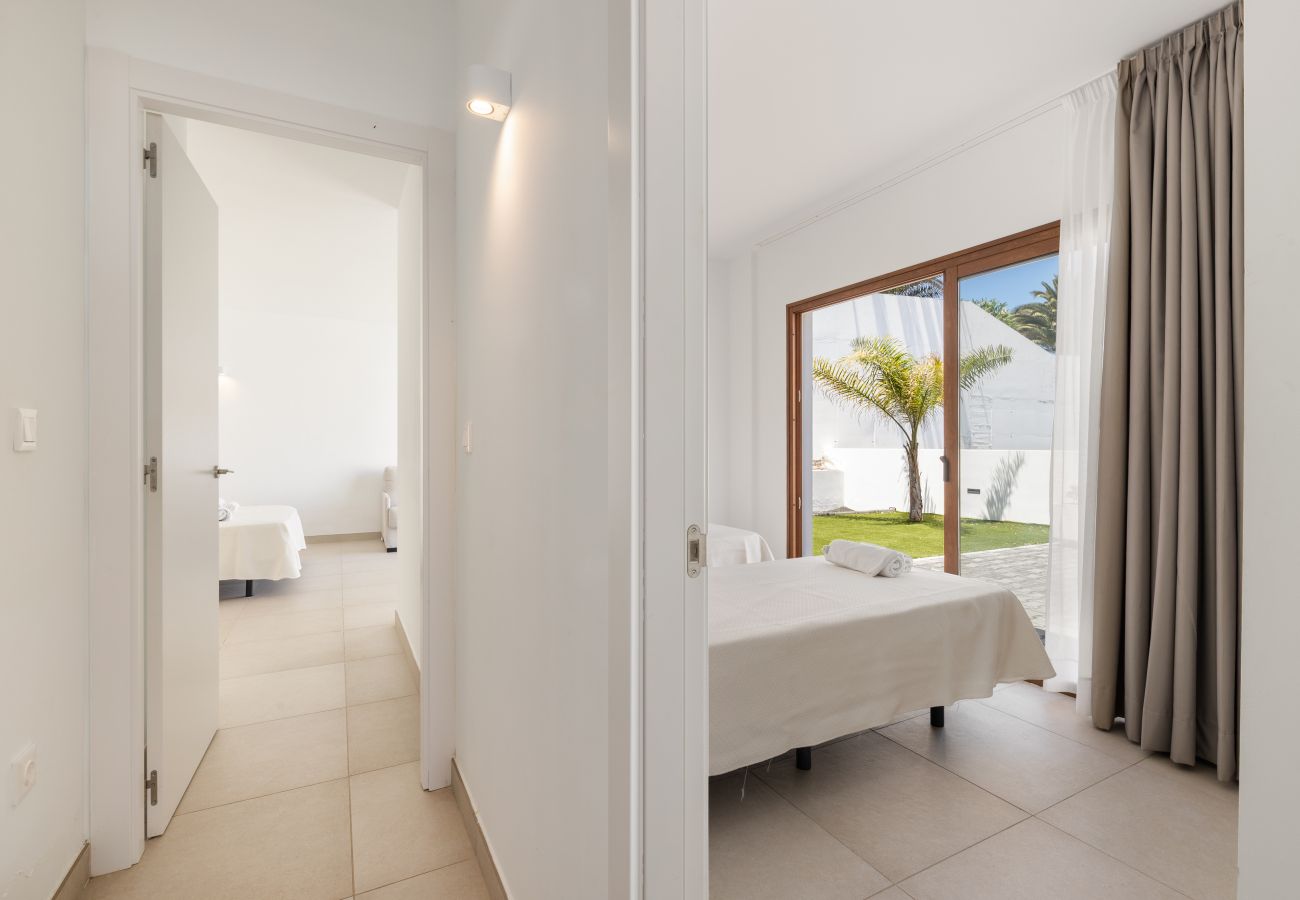 Villa en Playa Blanca -  Villa Los Altos Arbea 8B by Escape Home