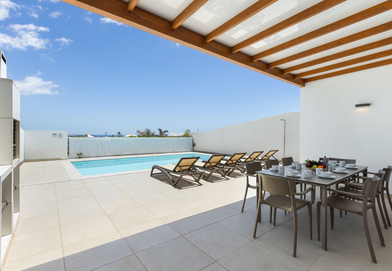 Villa en Playa Blanca -  Villa Los Altos Arbea 8B by Escape Home
