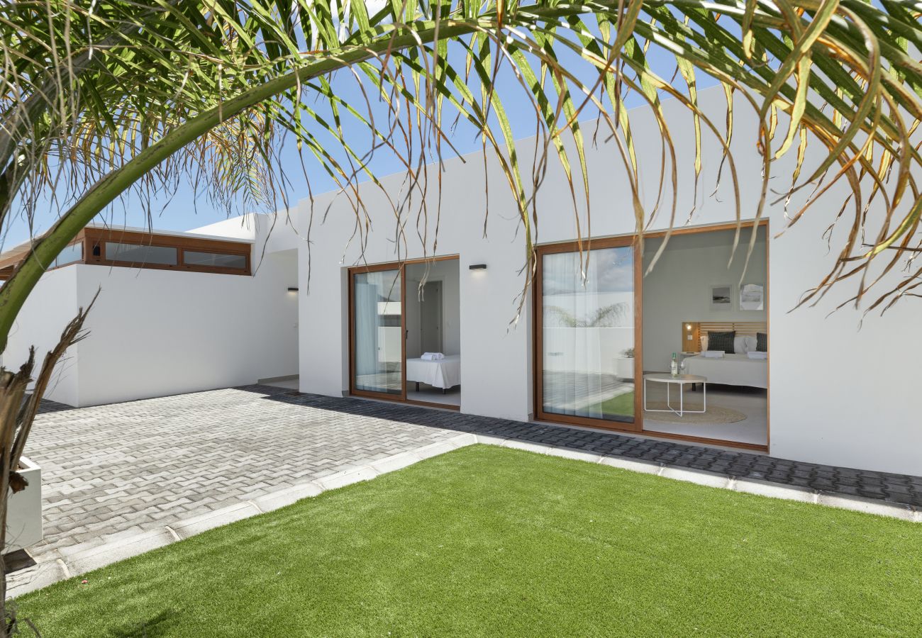 Villa en Playa Blanca -  Villa Los Altos Arbea 8B by Escape Home