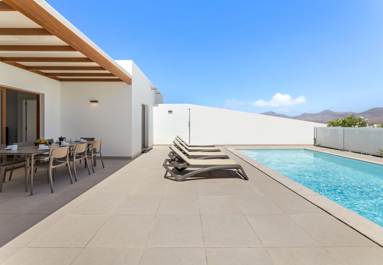 Villa en Playa Blanca - Villa Los Altos Blanca 8A by Escape Home