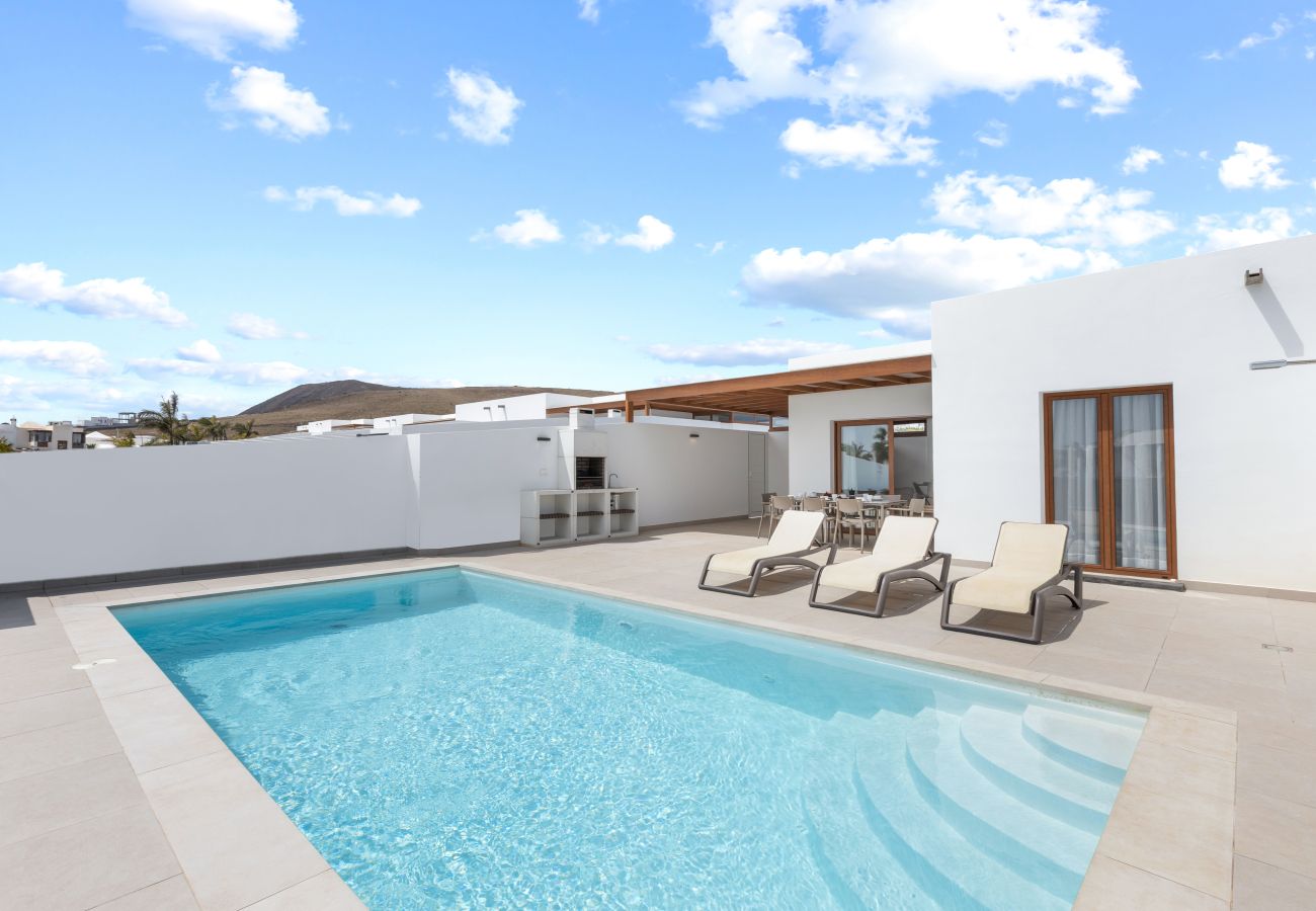 Villa en Playa Blanca - Villa Los Altos Brisa 11B by Escape Home 