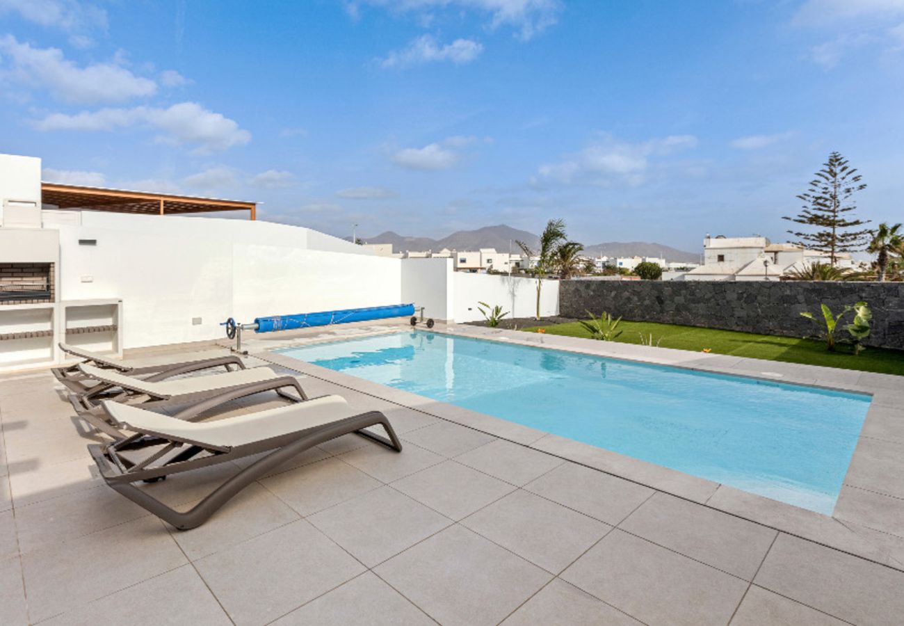Villa en Playa Blanca -  Villa Los Altos Famara 11A by Escape Home 