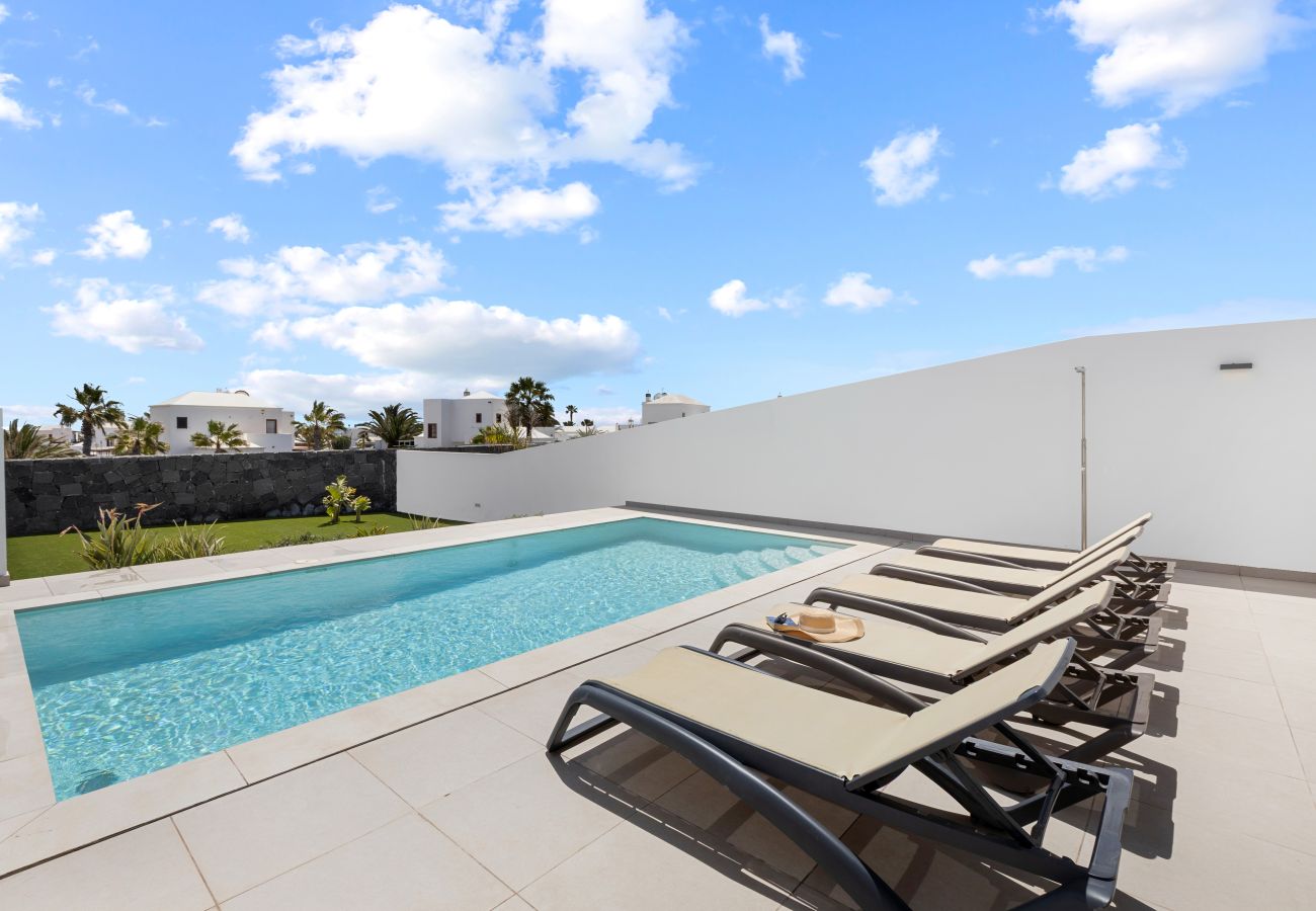 Villa en Playa Blanca -  Villa Los Altos Famara 11A by Escape Home 