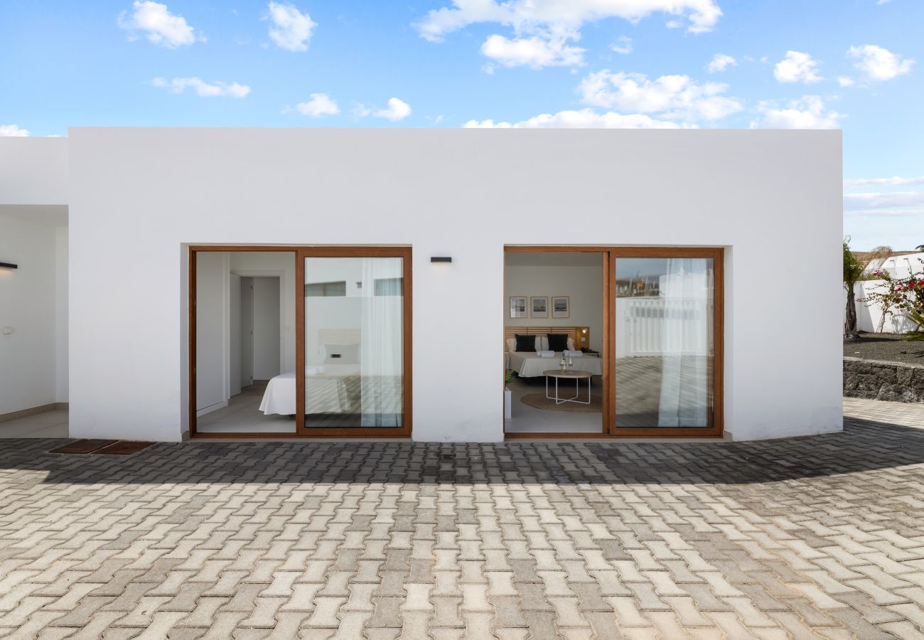 Villa en Playa Blanca -  Villa Los Altos Famara 11A by Escape Home 