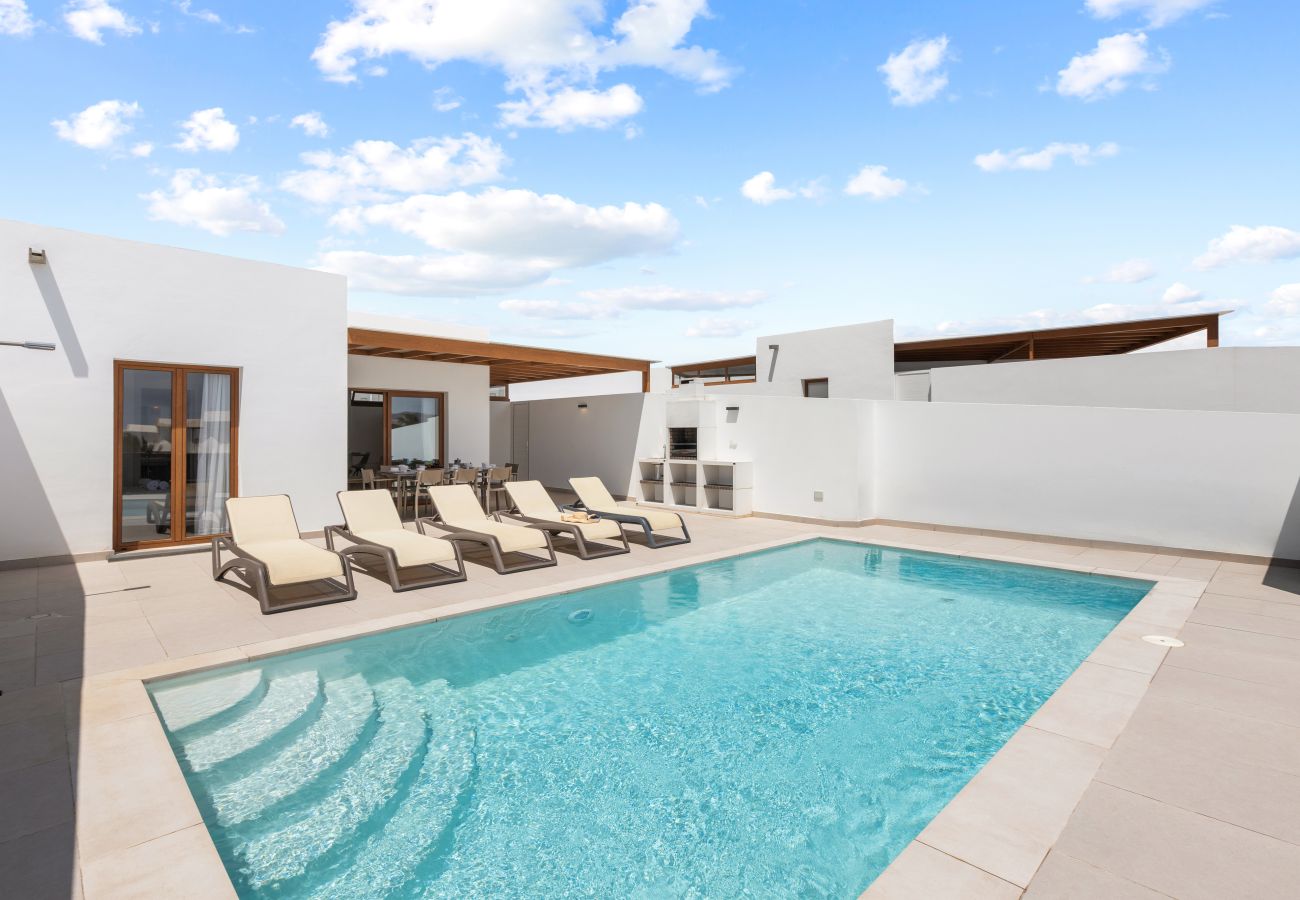 Villa en Playa Blanca -  Villa Los Altos Famara 11A by Escape Home 