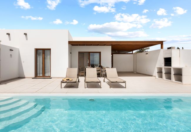 Villa en Playa Blanca - Villa Los Altos Naira 3A by Escape Home