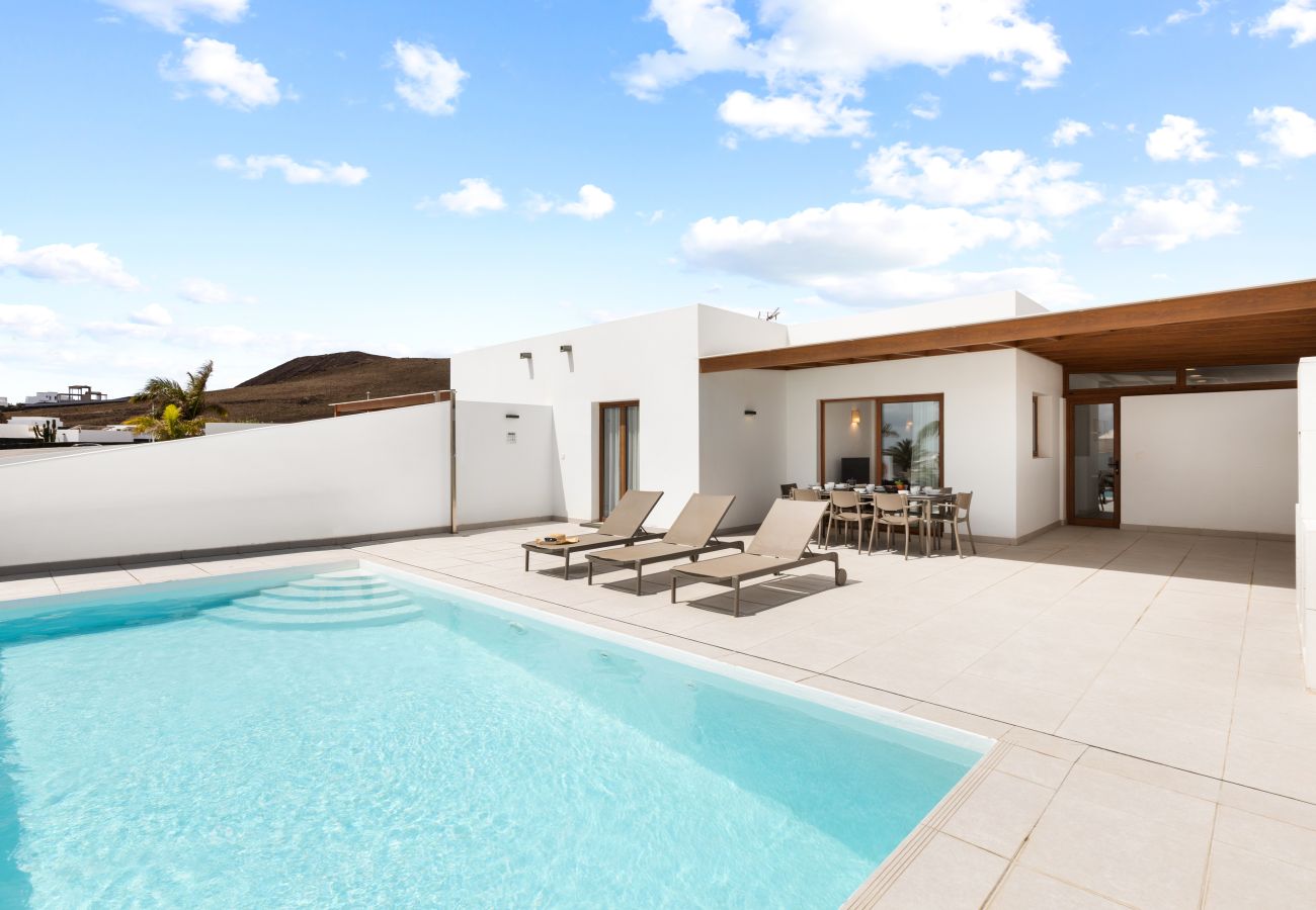 Villa en Playa Blanca - Villa Los Altos Naira 3A by Escape Home
