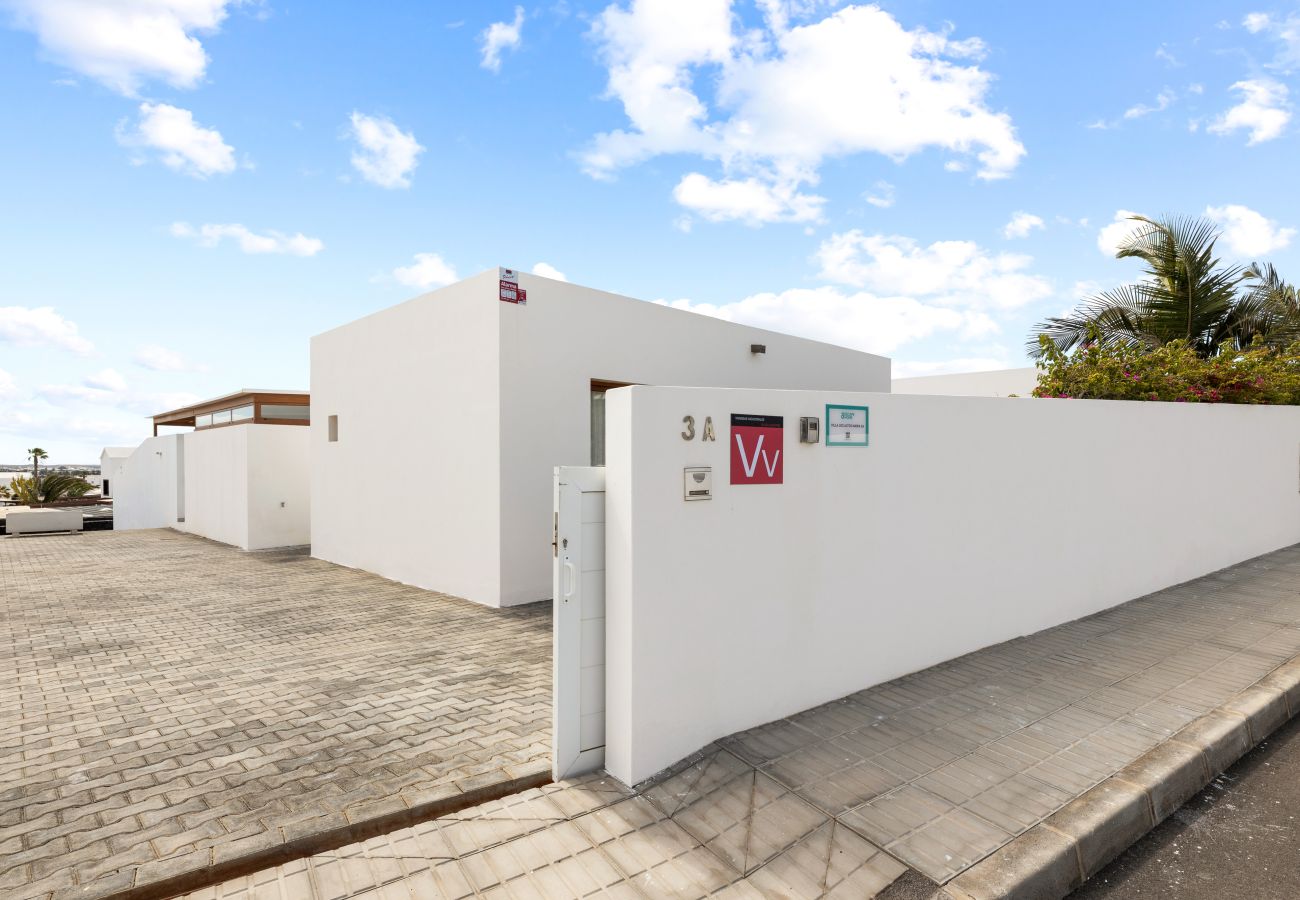Villa en Playa Blanca - Villa Los Altos Naira 3A by Escape Home
