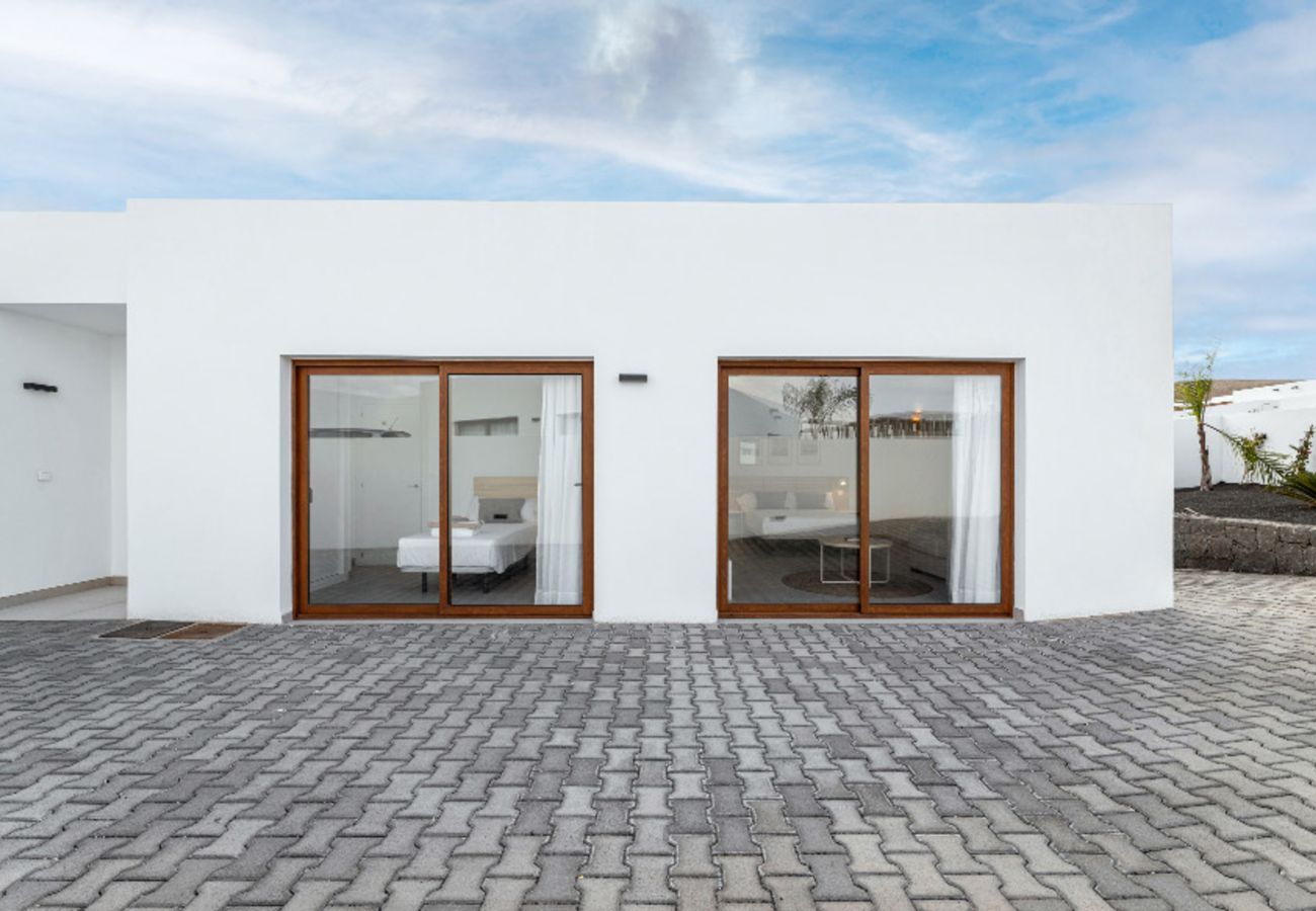 Villa en Playa Blanca - Villa Los Altos Tabaiba 7A by Escape Home