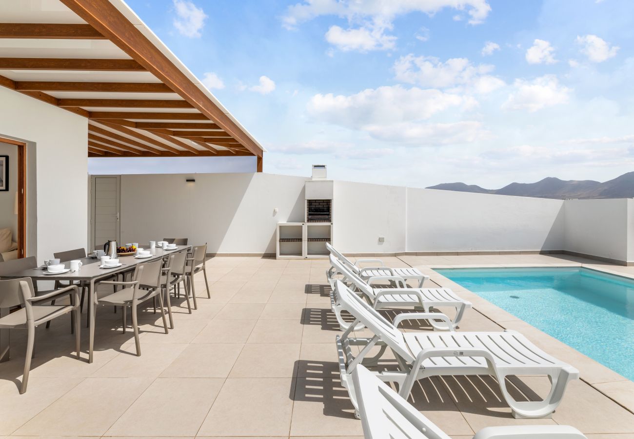 Villa en Playa Blanca - Villa Los Altos Tabaiba 7A by Escape Home
