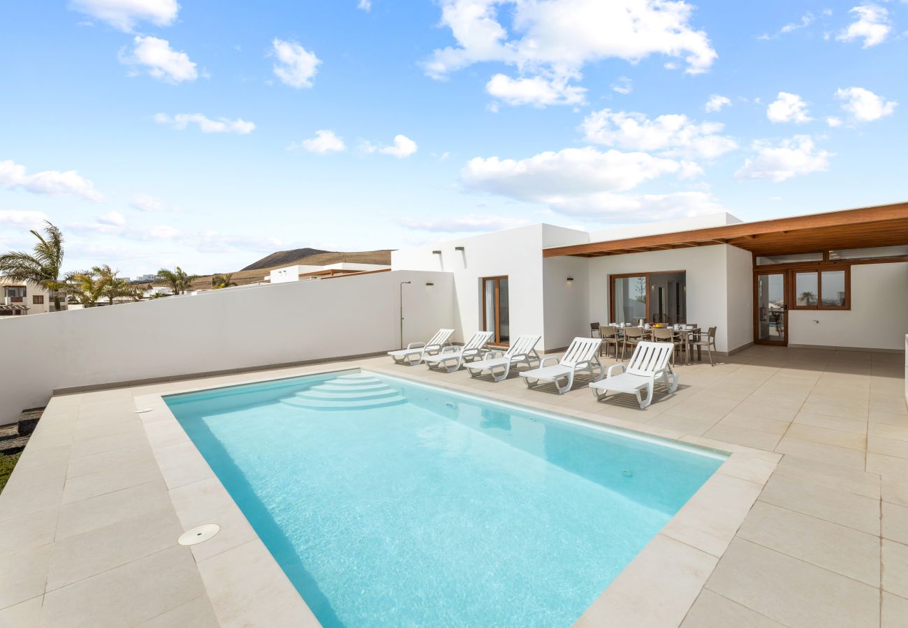 Villa en Playa Blanca - Villa Los Altos Tabaiba 7A by Escape Home