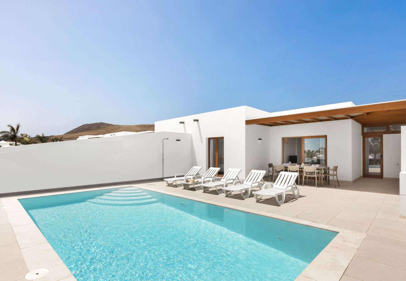 Villa en Playa Blanca - Villa Los Altos Yaiza 9A by Escape Home